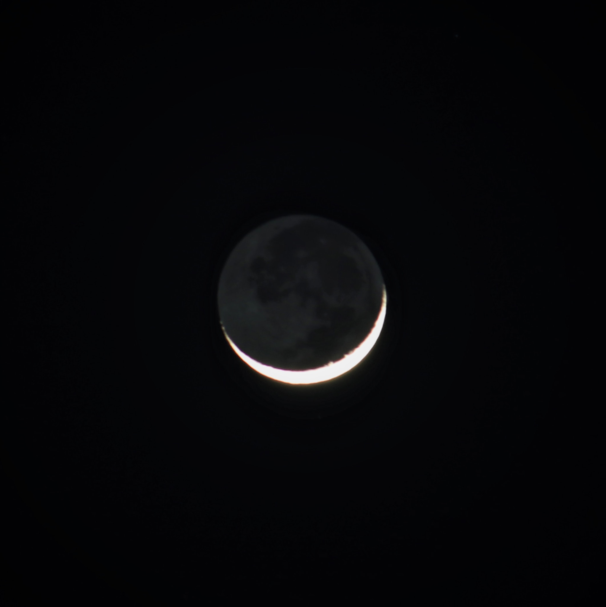 Canon EF-S 55-250mm F4-5.6 IS sample photo. Today's crescent photography