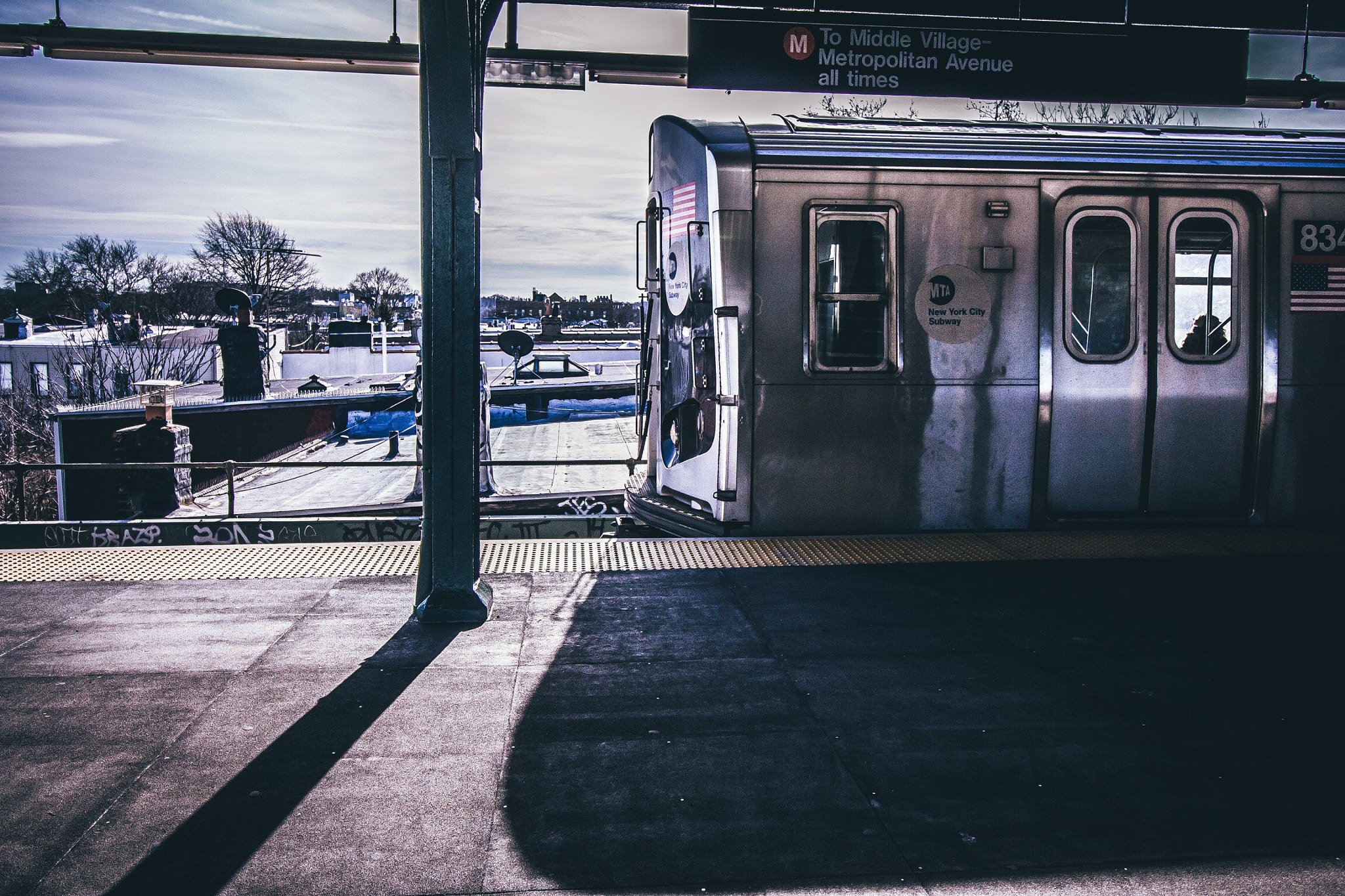 Canon EOS 700D (EOS Rebel T5i / EOS Kiss X7i) sample photo. Easy transit photography