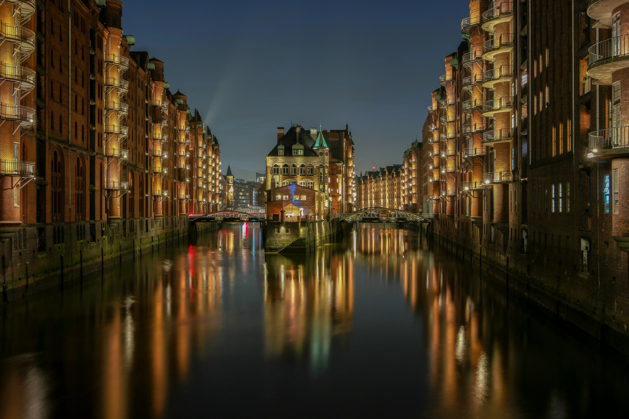 Samsung NX 12-24mm F4-5.6 ED sample photo. Hamburg speicherstadt photography