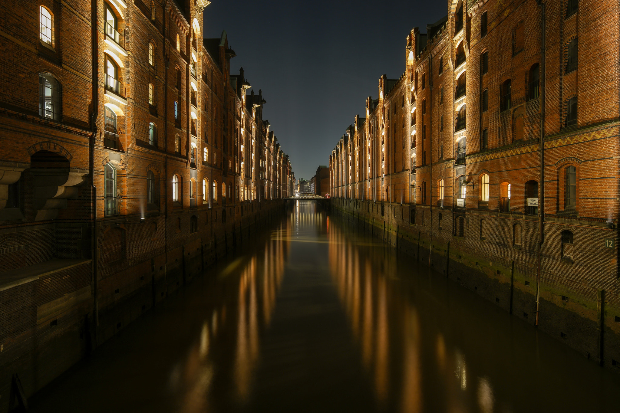 Samsung NX1 + Samsung NX 12-24mm F4-5.6 ED sample photo. Hamburg speicherstadt  photography