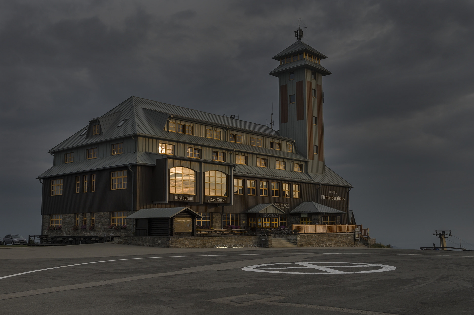 Nikon D500 sample photo. Fichtelberghaus in the morning light photography