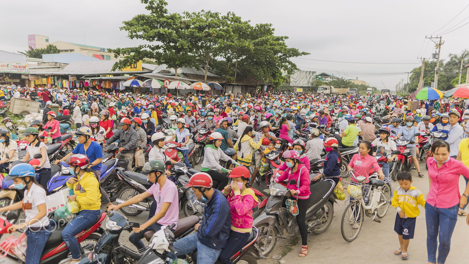 Sony a7 II + Sigma 24mm F1.4 DG HSM Art sample photo. Traffic jam at get off work photography