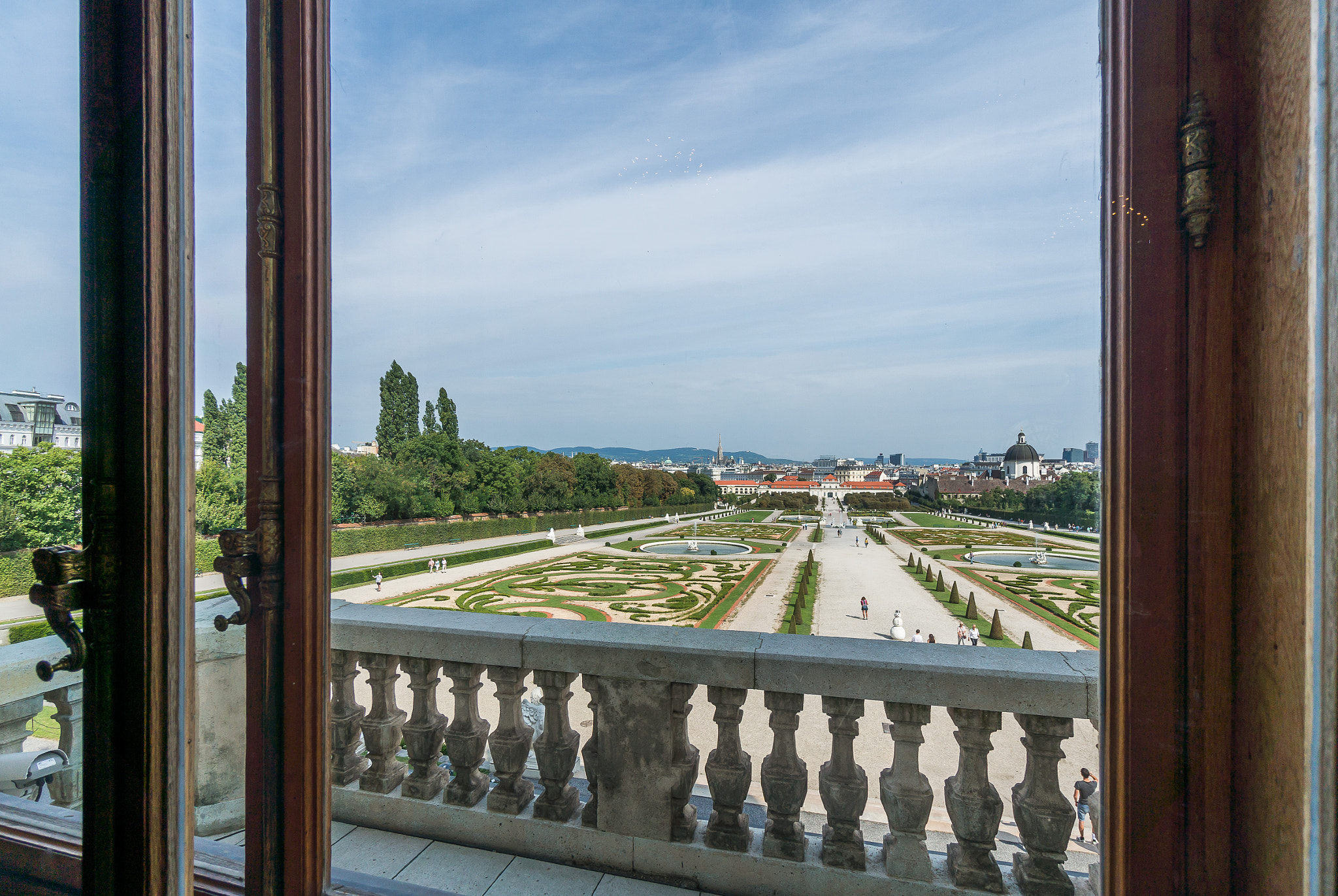 Sony Alpha NEX-6 + Sony E 10-18mm F4 OSS sample photo. Blick in den garten photography