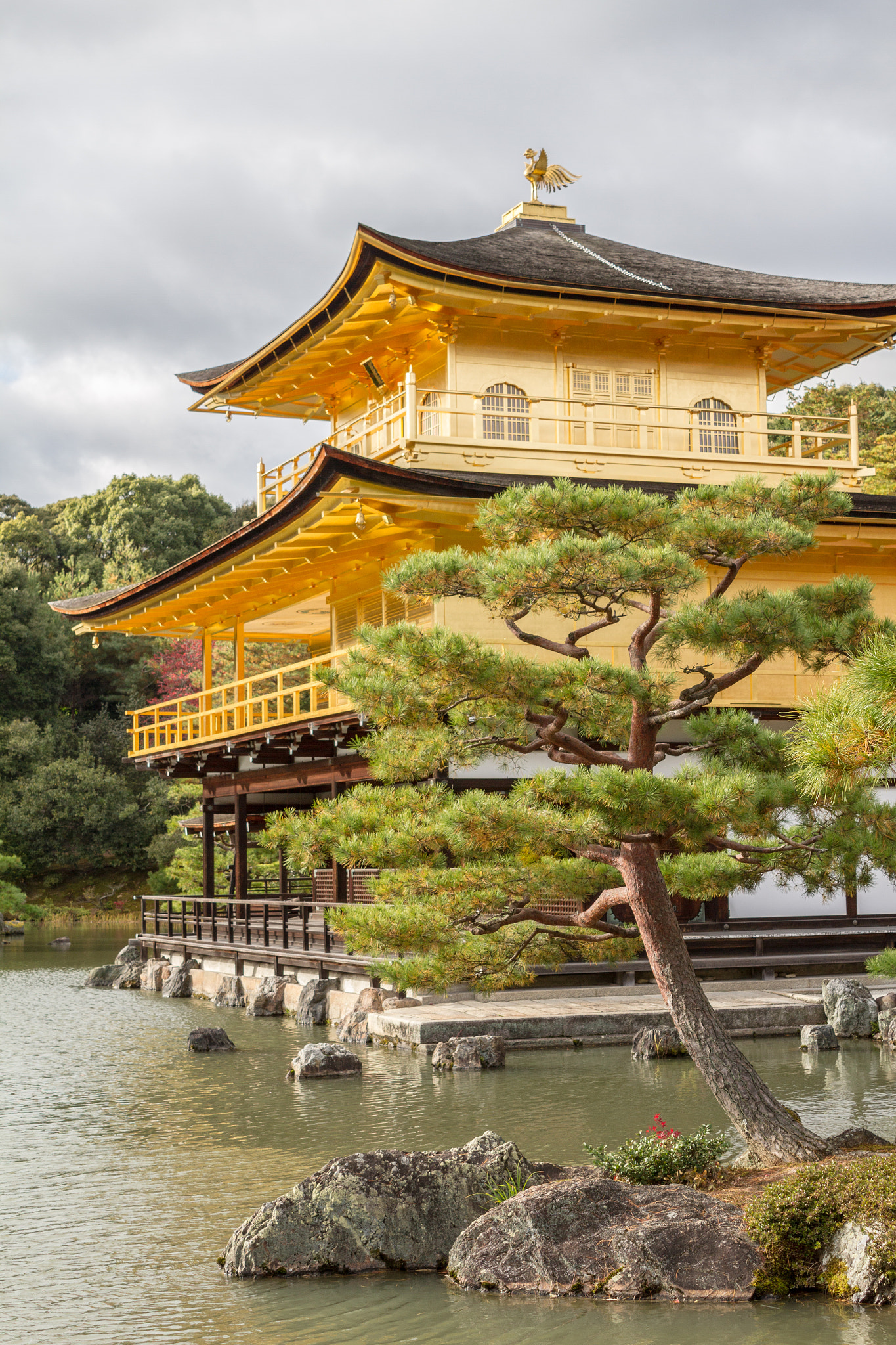 Canon EF-S 18-55mm F3.5-5.6 IS sample photo. Golden pavilion photography