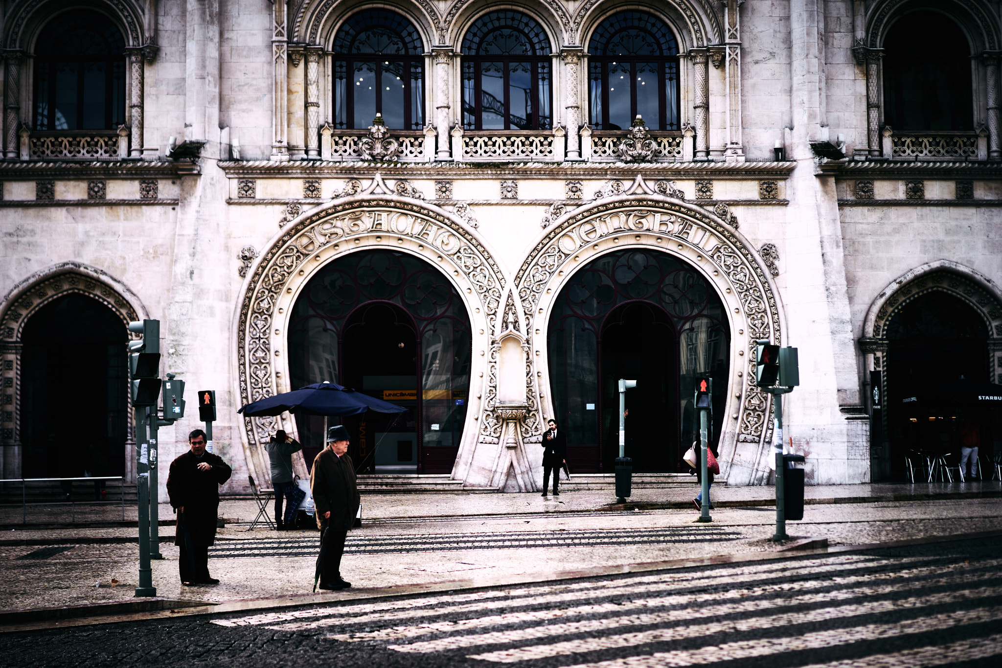 Sony Sonnar T* FE 55mm F1.8 ZA sample photo. Calmness at rossio photography