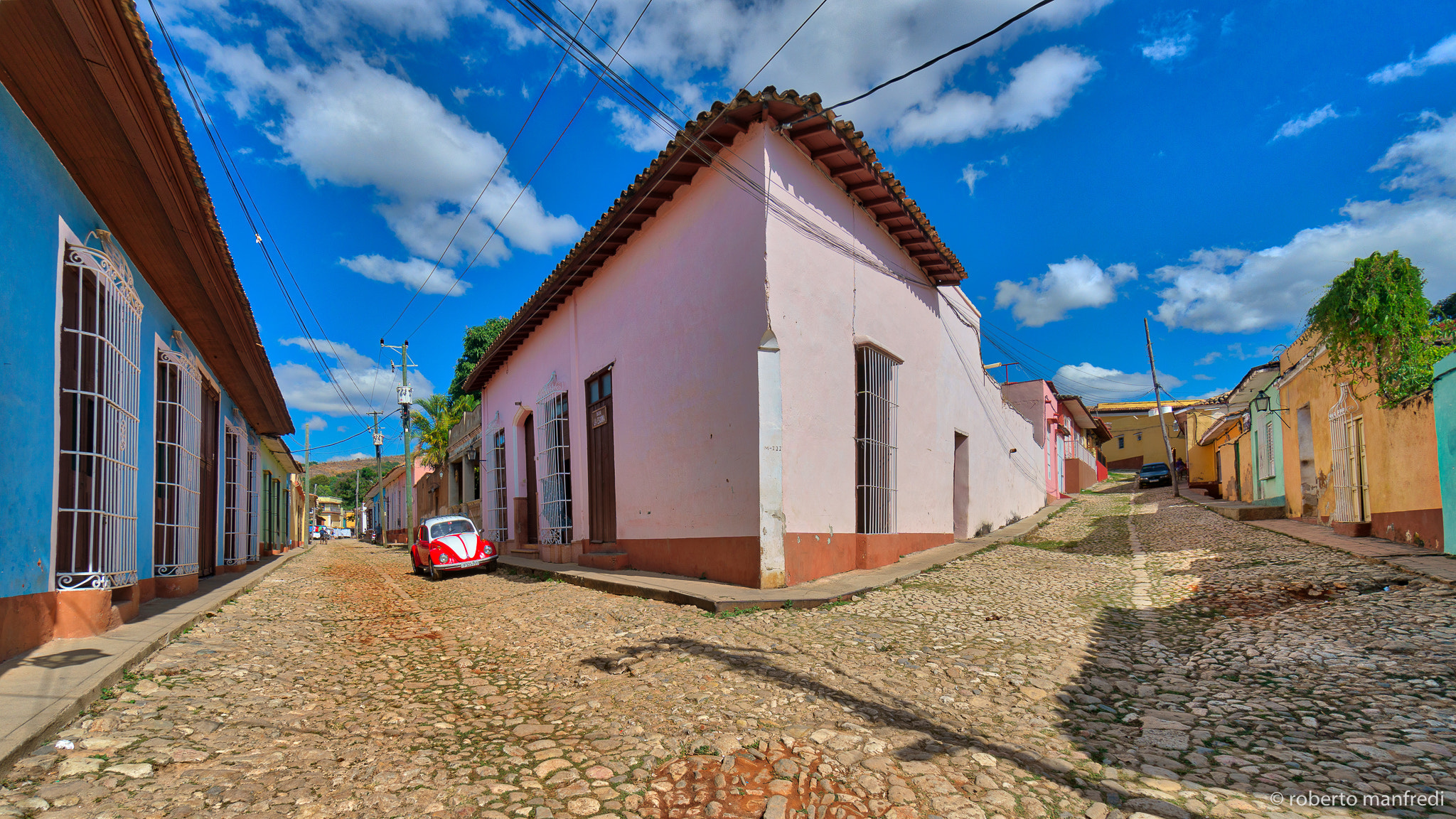 Sony a6300 + Sony E 10-18mm F4 OSS sample photo. Road fork photography