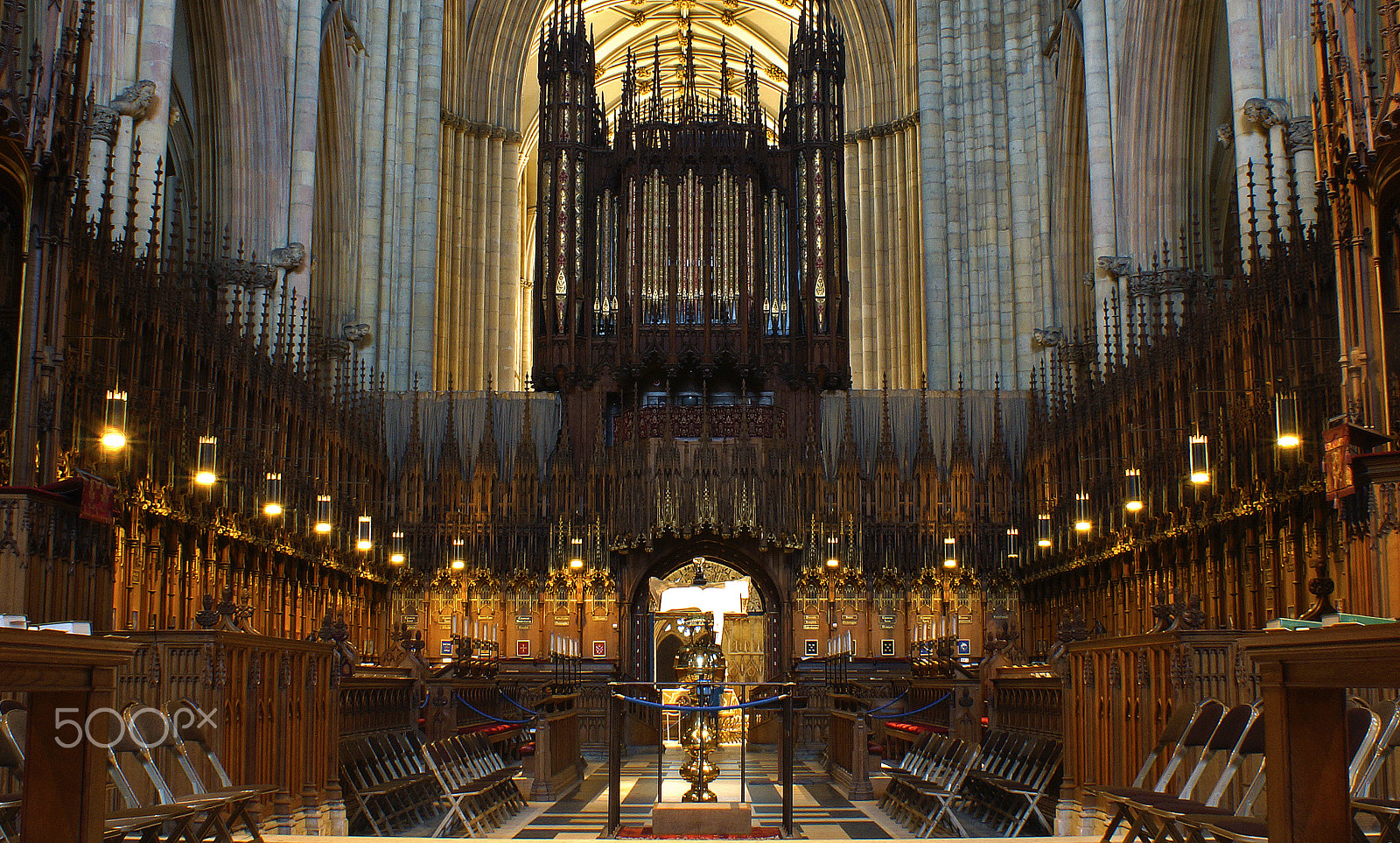 Sony DT 18-70mm F3.5-5.6 sample photo. The minster choir photography