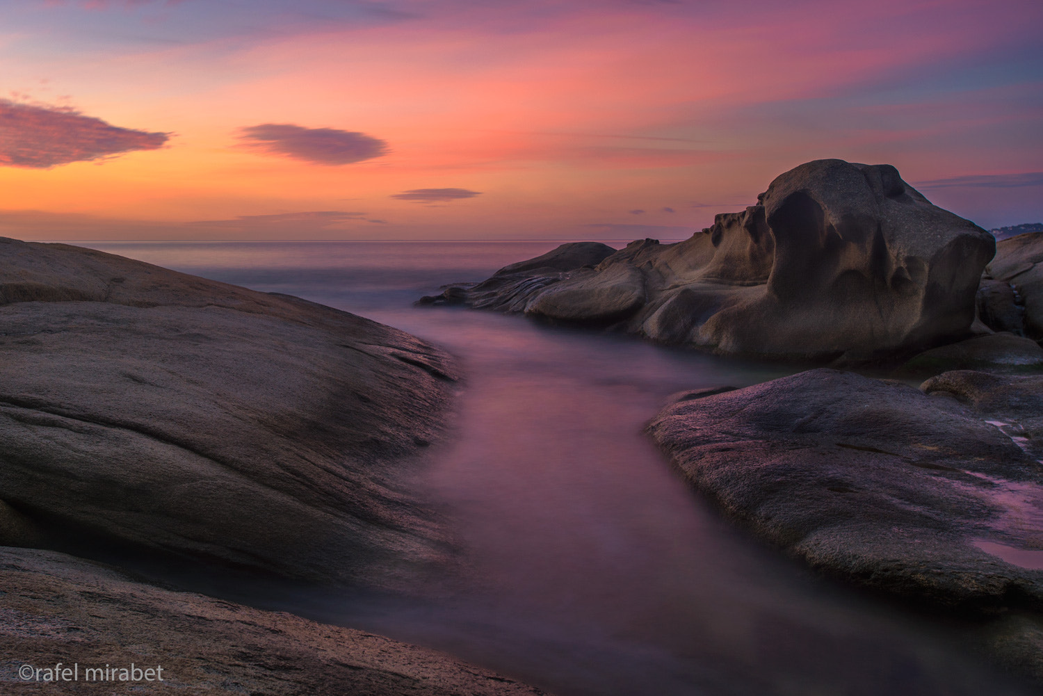 Nikon AF-S Nikkor 17-35mm F2.8D ED-IF sample photo. Sunny rocks photography