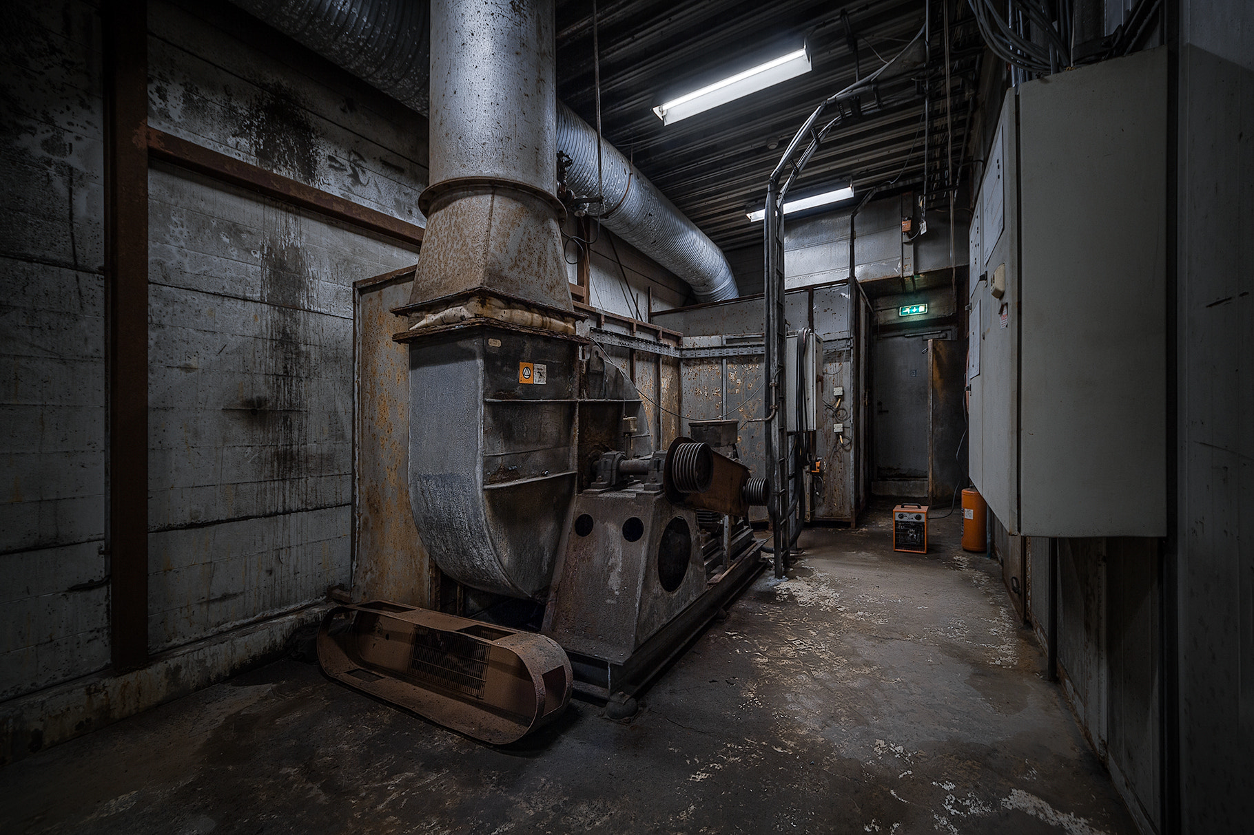 Sigma 8-16mm F4.5-5.6 DC HSM sample photo. Iron fist photography