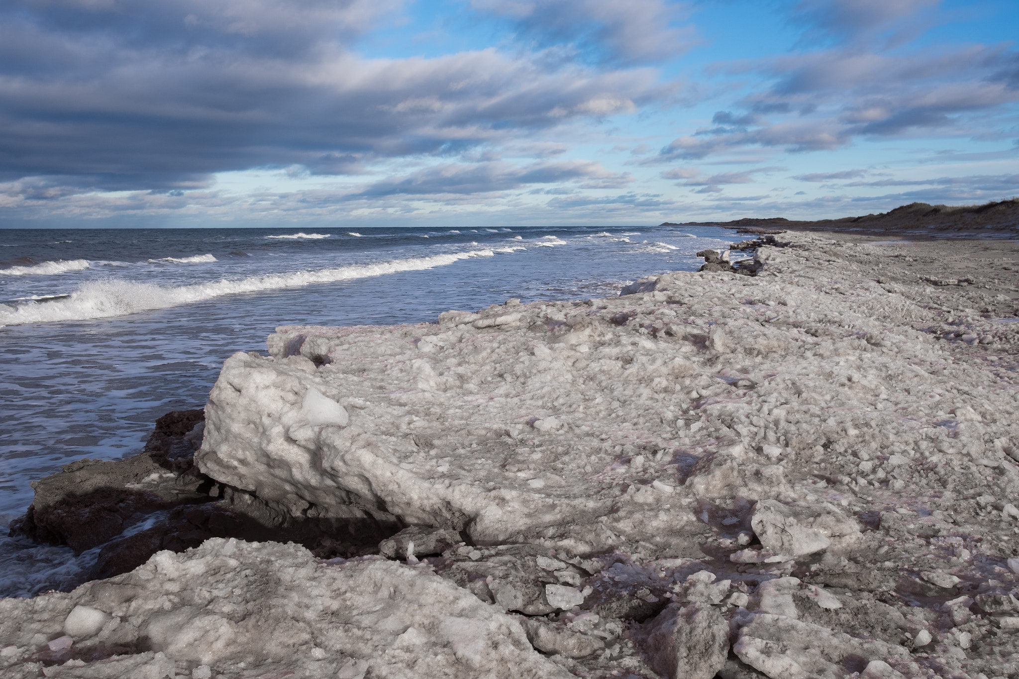 Fujifilm X-T1 + Fujifilm XF 23mm F2 R WR sample photo. Beach ice photography