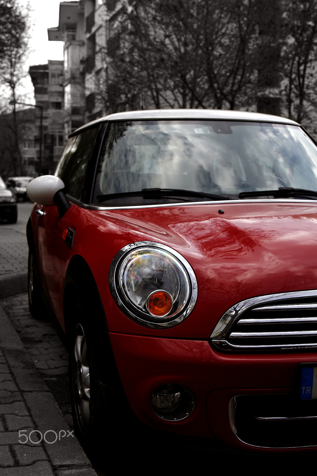 Canon EOS 650D (EOS Rebel T4i / EOS Kiss X6i) + Canon EF 24-105mm F4L IS USM sample photo. Red mini photography