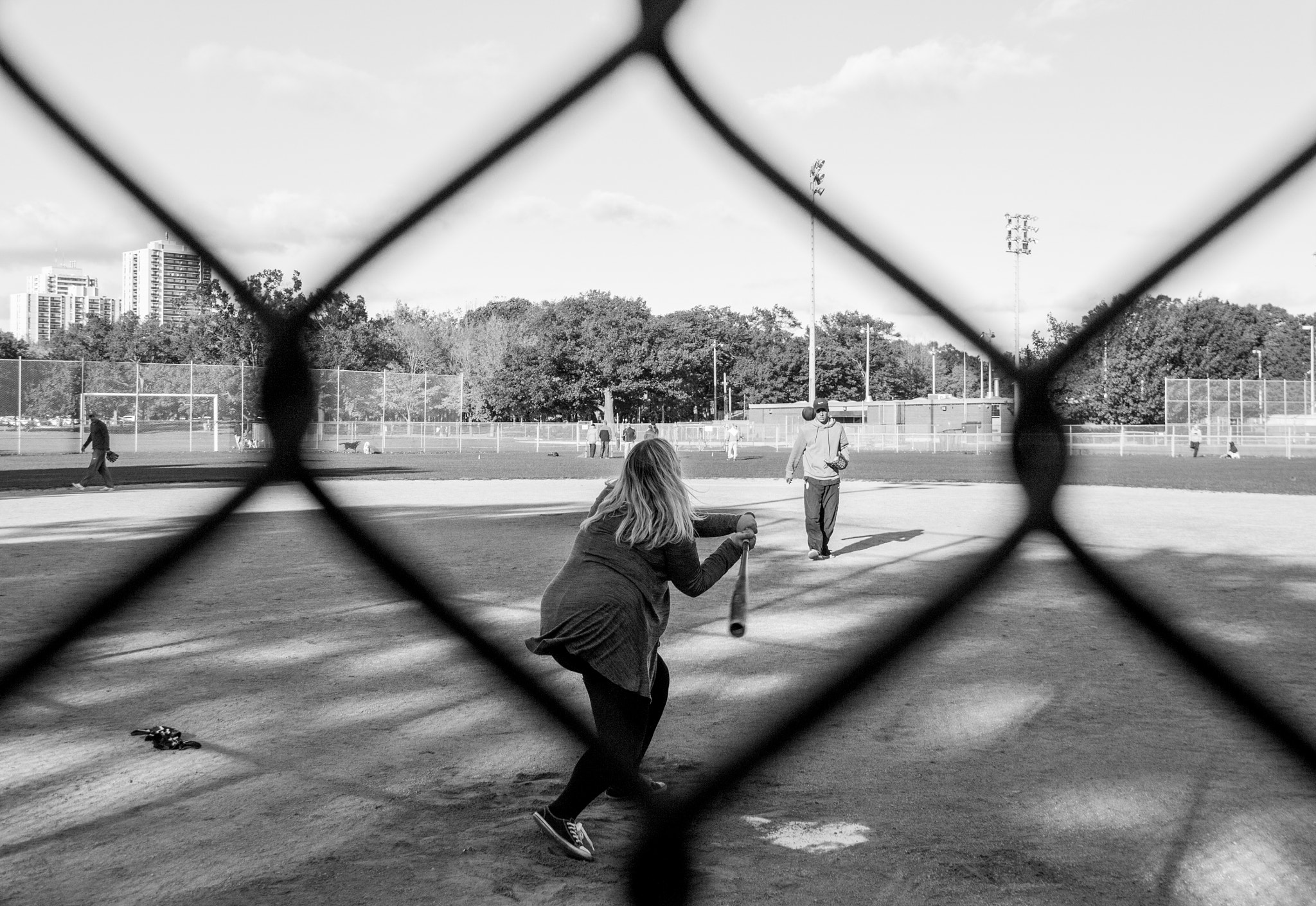 Canon EOS 100D (EOS Rebel SL1 / EOS Kiss X7) sample photo. Crossing the fence, there is game. photography