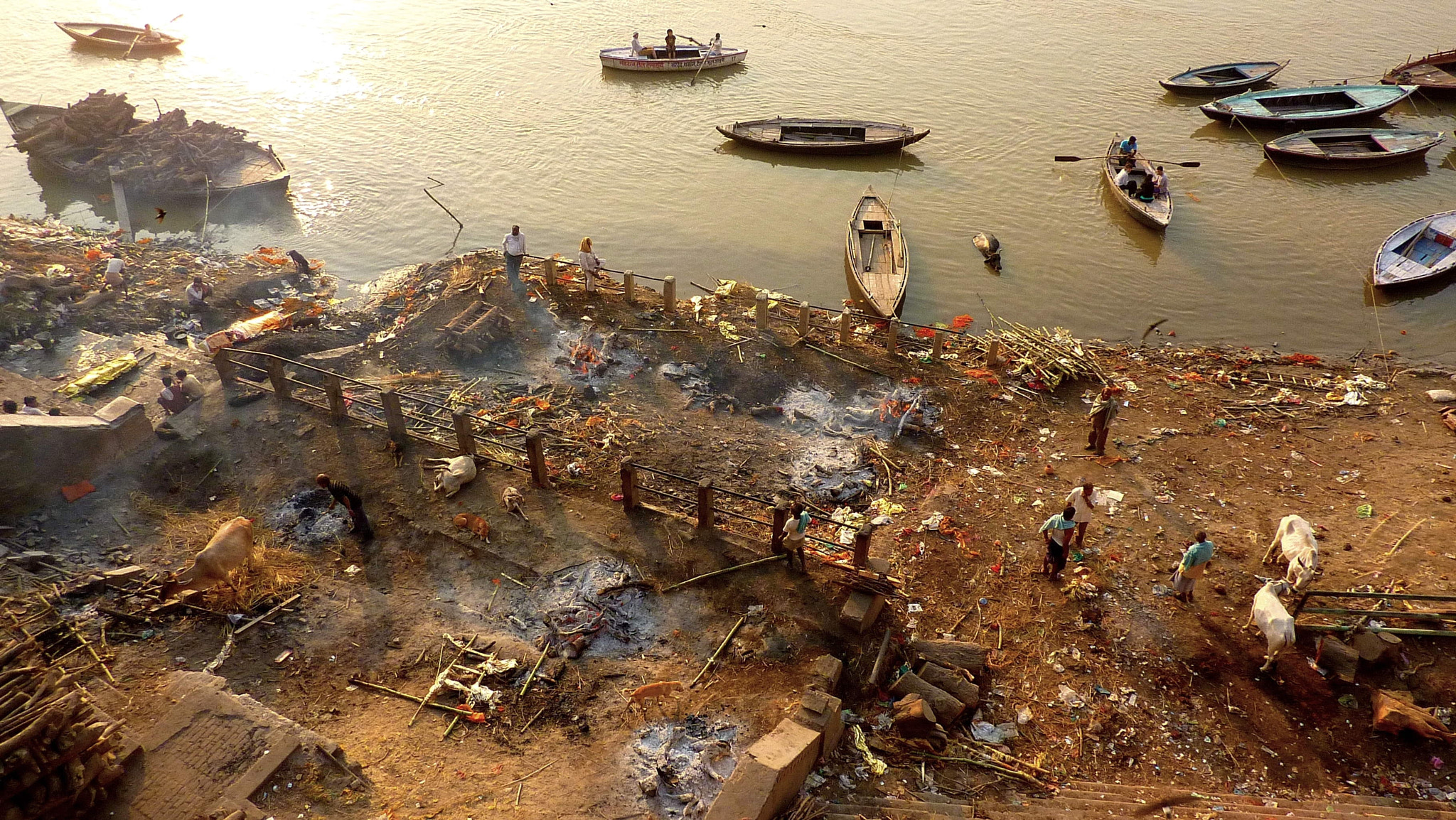 Panasonic Lumix DMC-ZS1 (Lumix DMC-TZ6) sample photo. Cremations on the ganges photography