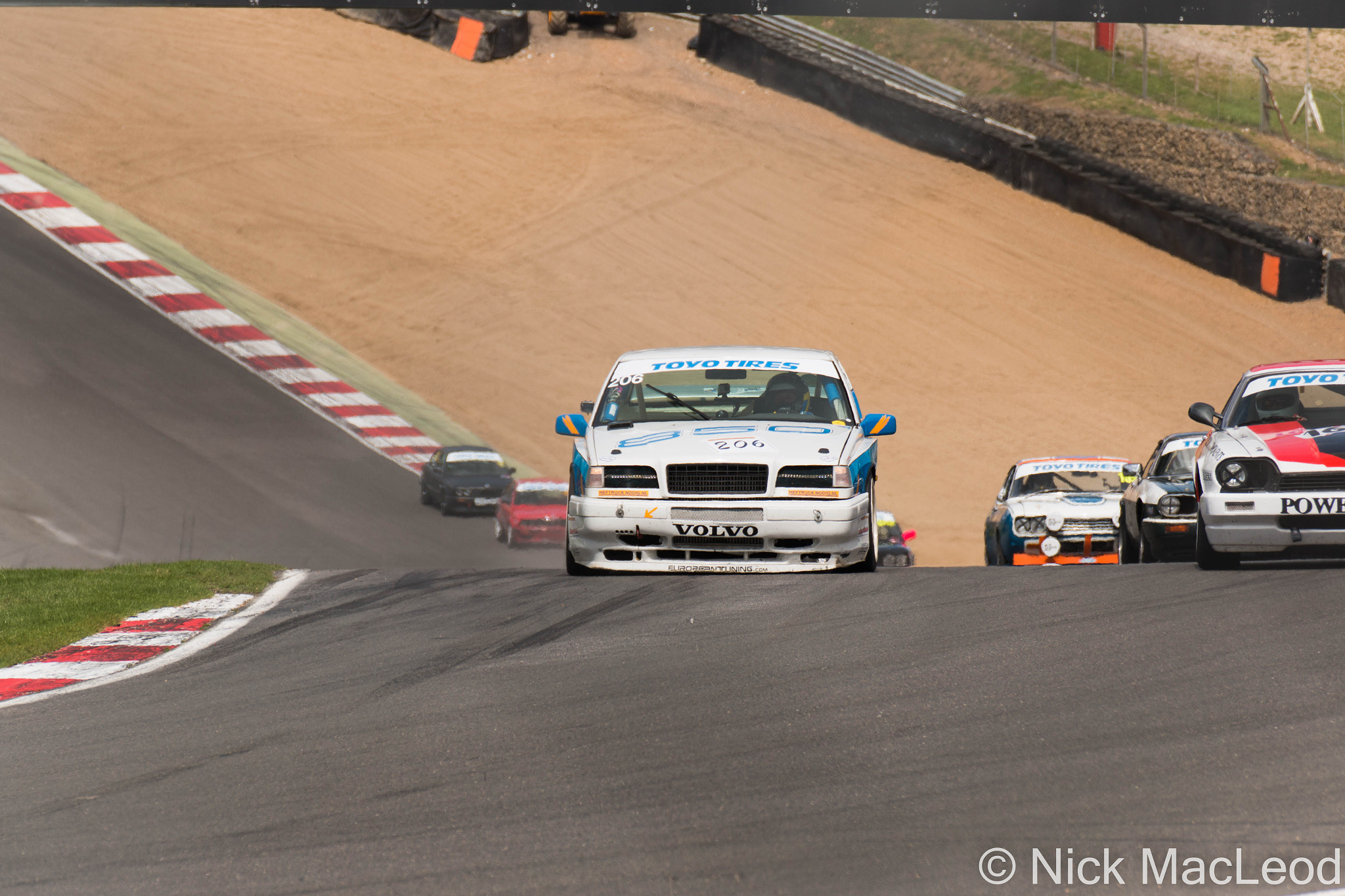 Canon EOS 70D + Tamron SP 70-300mm F4-5.6 Di VC USD sample photo. Volvo 850 t5 @ brands hatch photography