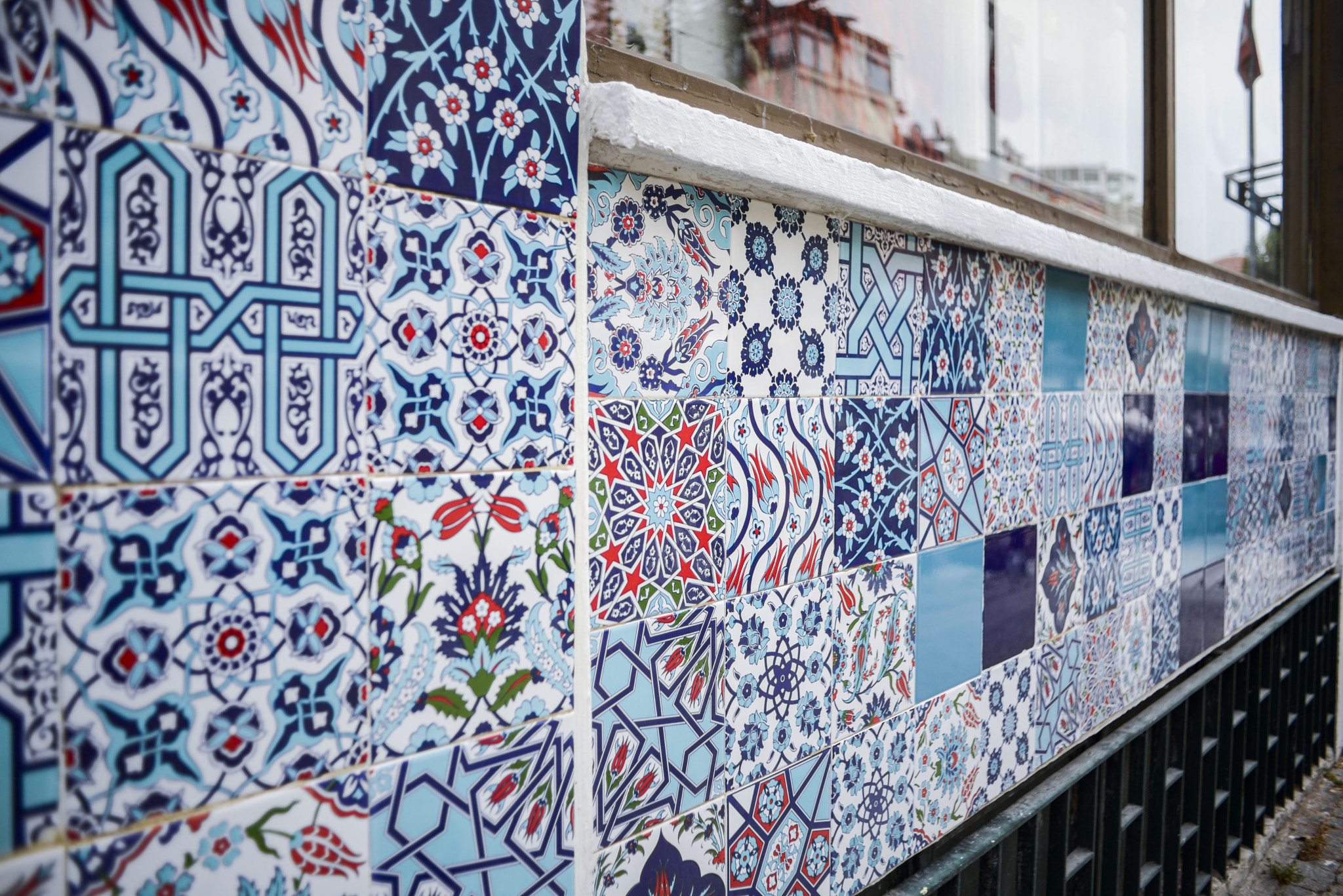 Nikon D600 + AF Nikkor 28mm f/2.8 sample photo. Istanbul street ornaments photography