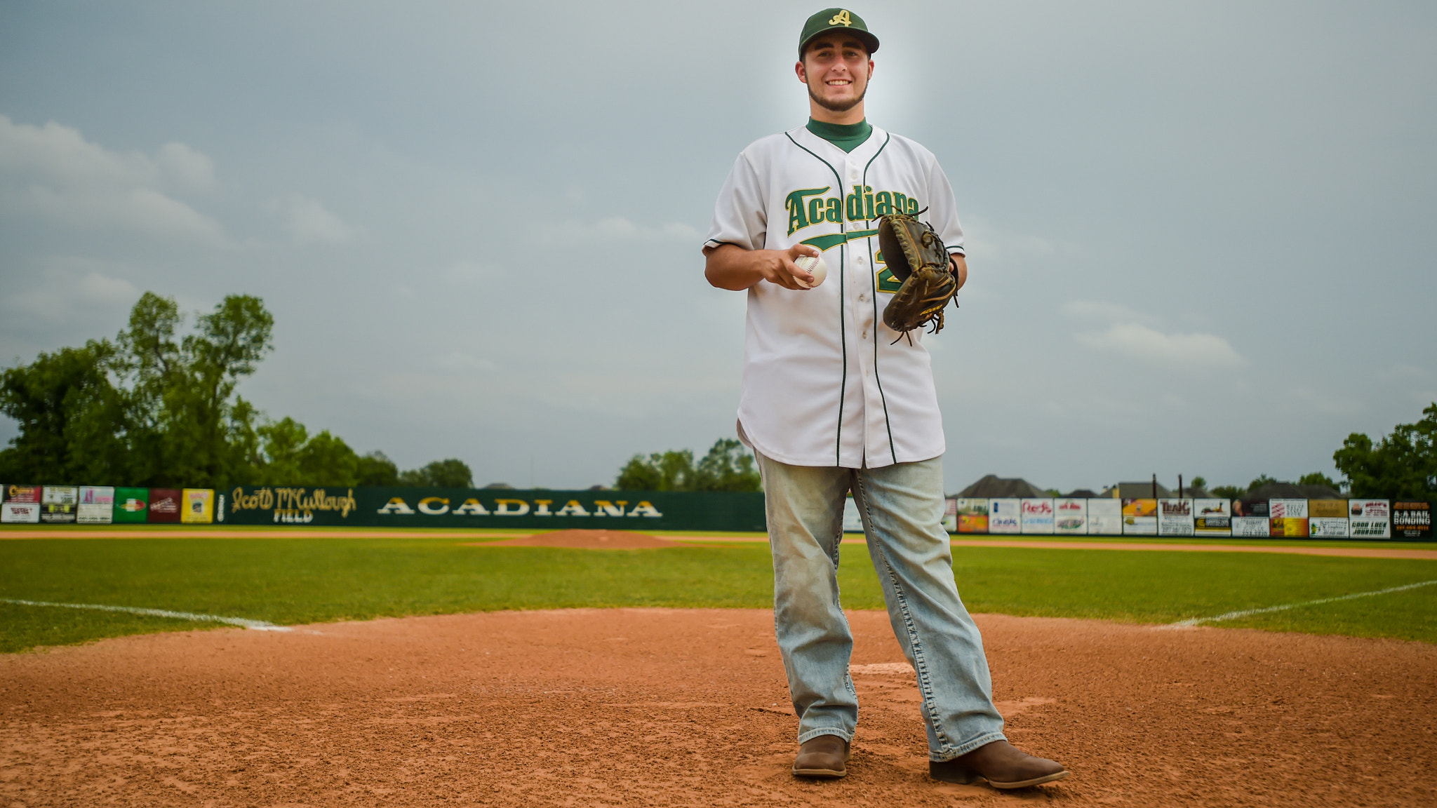 Nikon AF-S Nikkor 17-35mm F2.8D ED-IF sample photo. Senior portrait photography