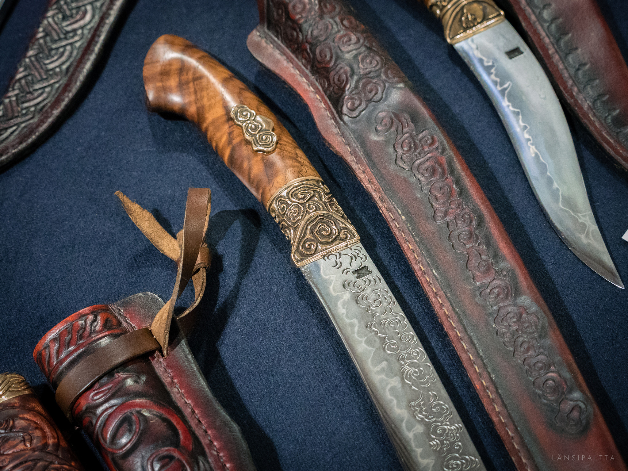 Olympus OM-D E-M5 II + Olympus M.Zuiko Digital ED 40-150mm F2.8 Pro sample photo. Knives by markku vilppola photography