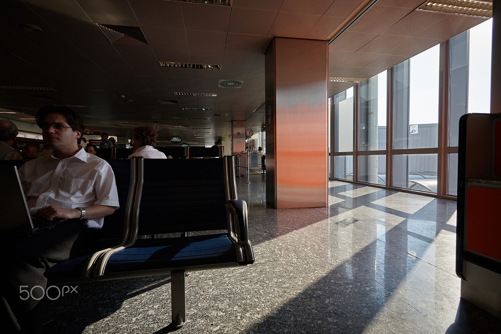 Canon EF-S 10-22mm F3.5-4.5 USM sample photo. Budapest airport photography