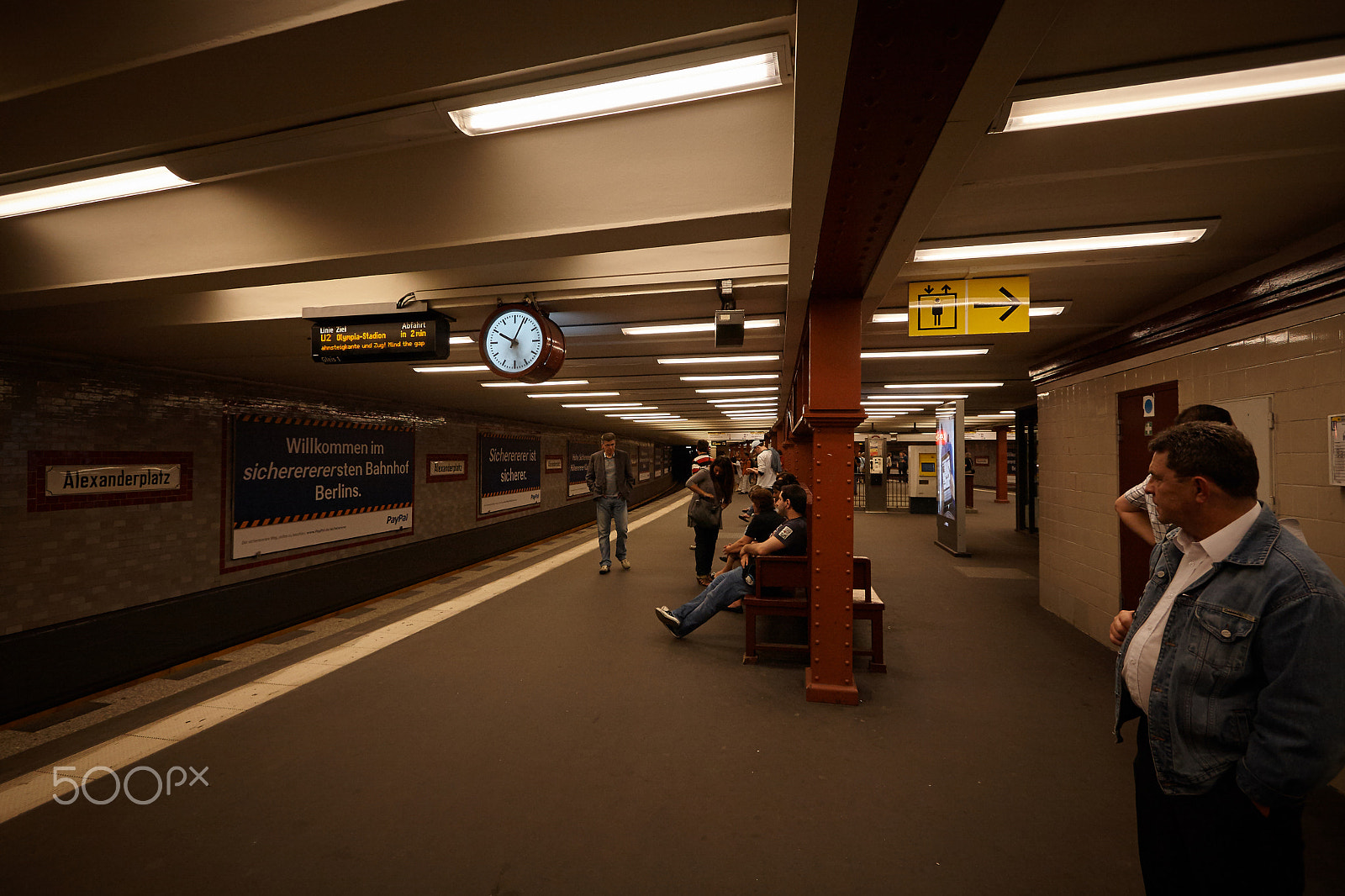 Canon EF-S 10-22mm F3.5-4.5 USM sample photo. Station alexanderplatz photography