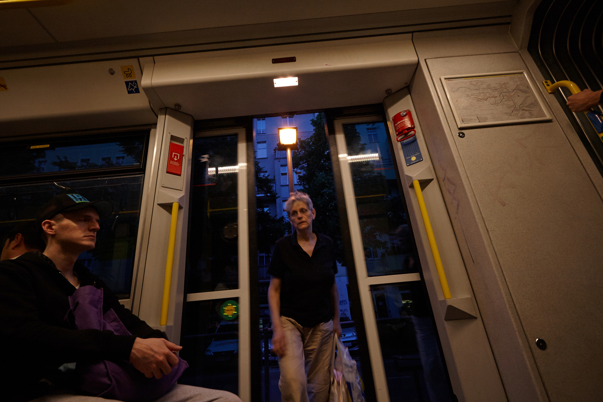 Canon EF-S 10-22mm F3.5-4.5 USM sample photo. Ubahn station photography