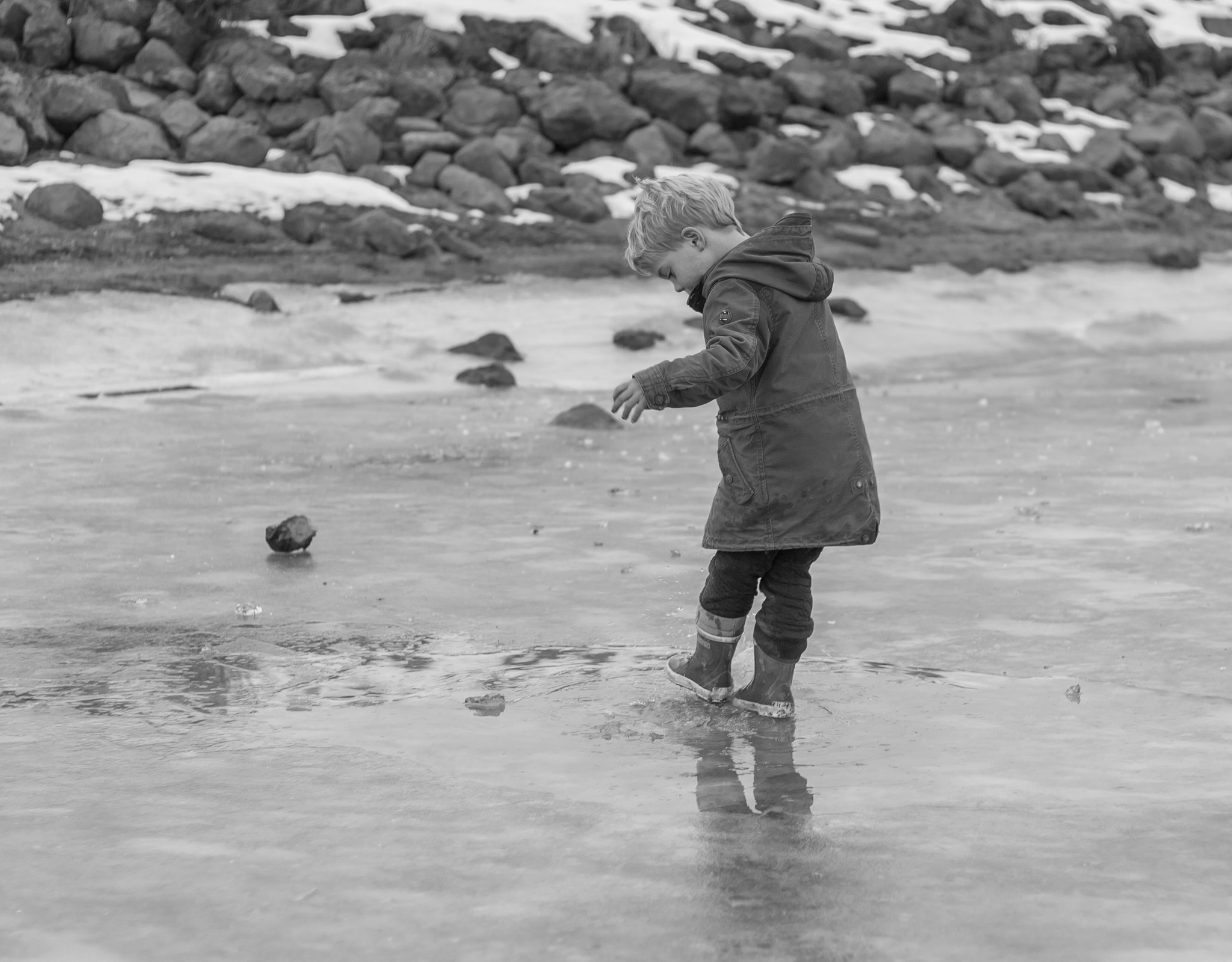 Canon EOS 1000D (EOS Digital Rebel XS / EOS Kiss F) + Canon EF 50mm F1.8 STM sample photo. Ice photography