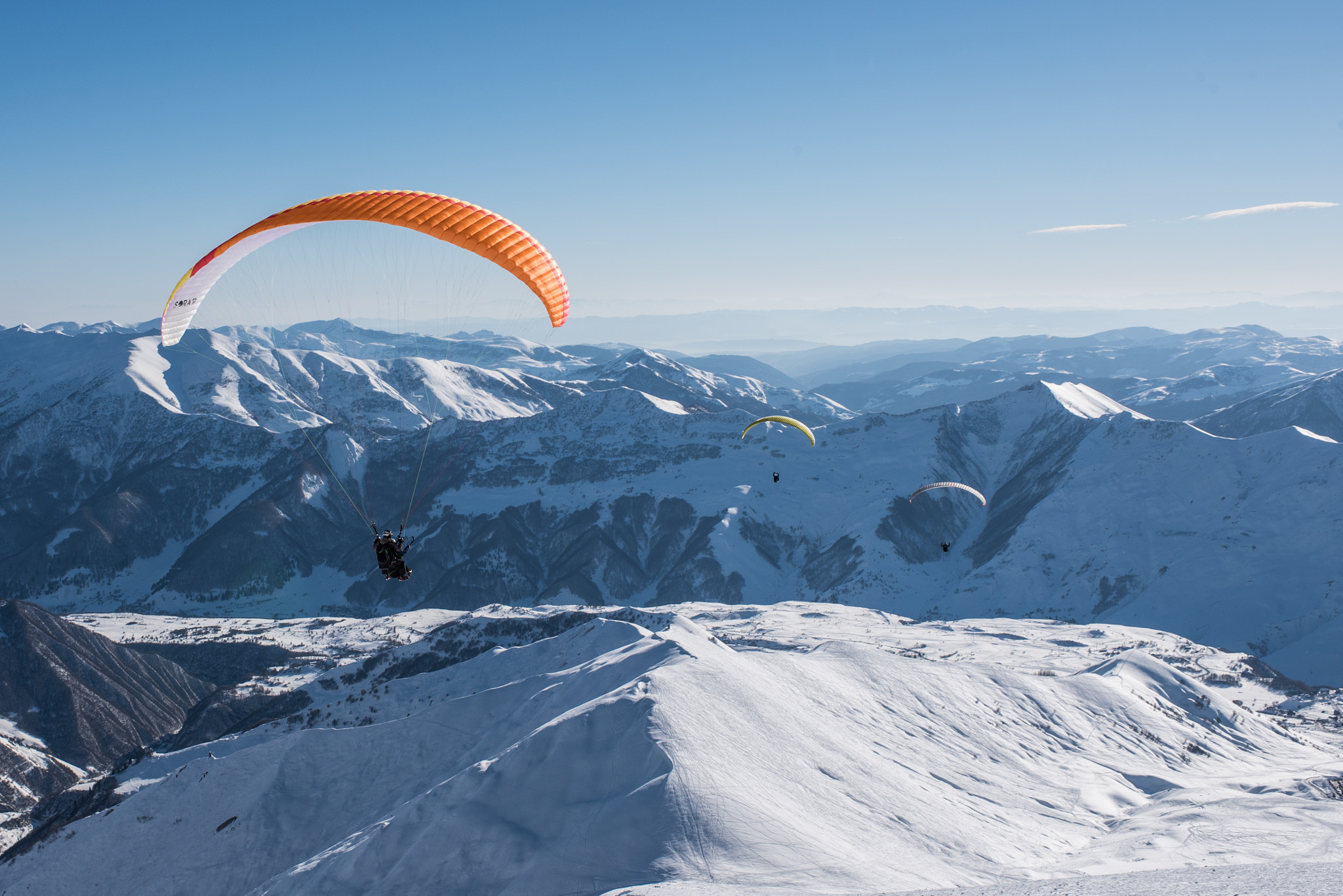 Nikon AF-S Nikkor 35mm F1.4G sample photo. Para-plane in caucasus photography