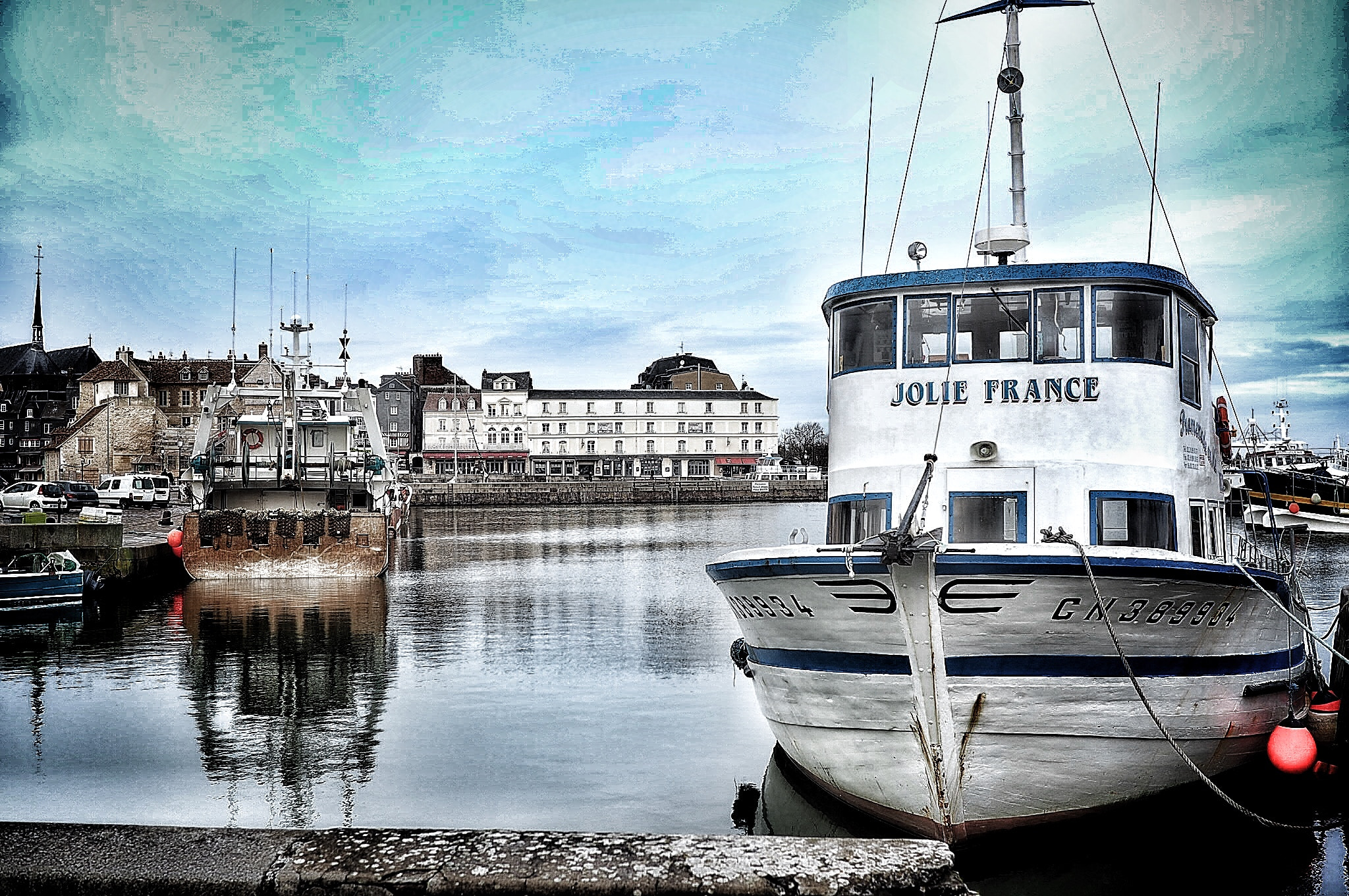 Olympus OM-D E-M10 + Panasonic Lumix G 20mm F1.7 ASPH sample photo. Honfleur port photography