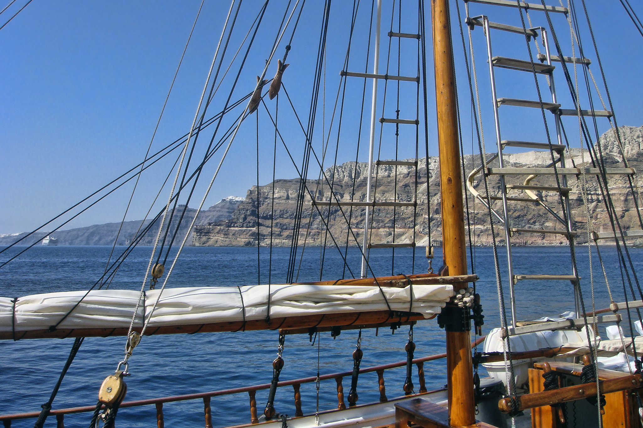 Sony DSC-T200 sample photo. At athinios port photography