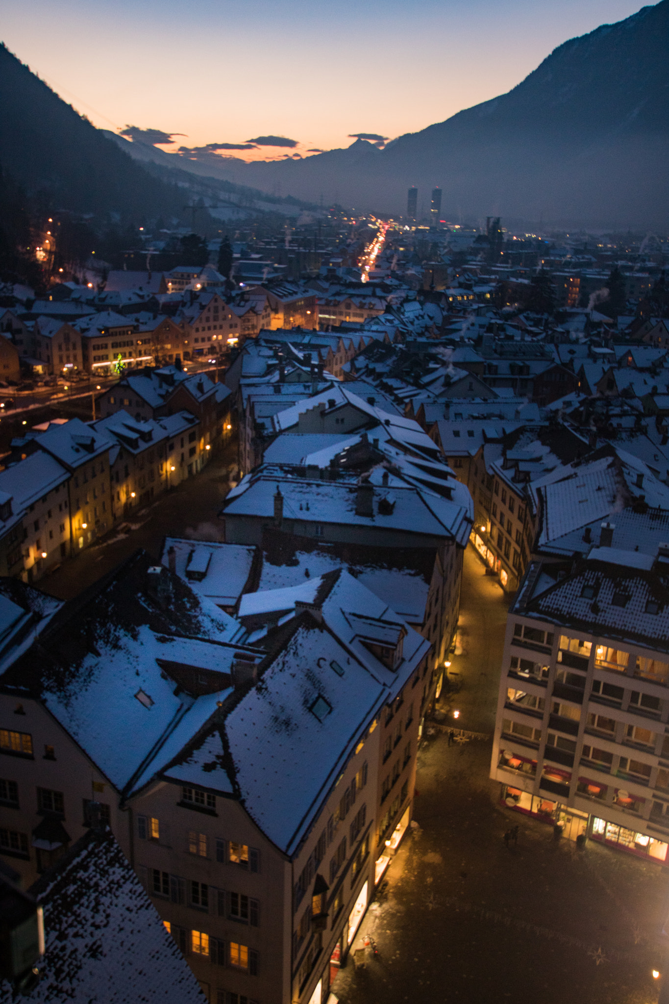 Sigma 10-20mm F3.5 EX DC HSM sample photo. Evening in chur photography