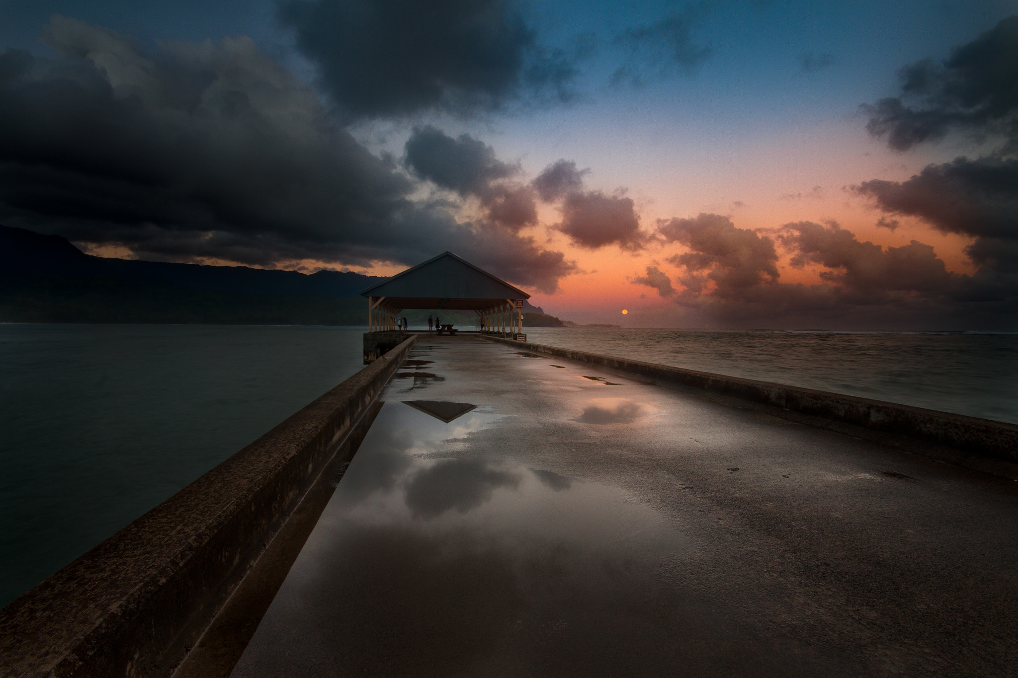 Canon EOS 50D + Sigma 10-20mm F4-5.6 EX DC HSM sample photo. Moonset/sunrise photography