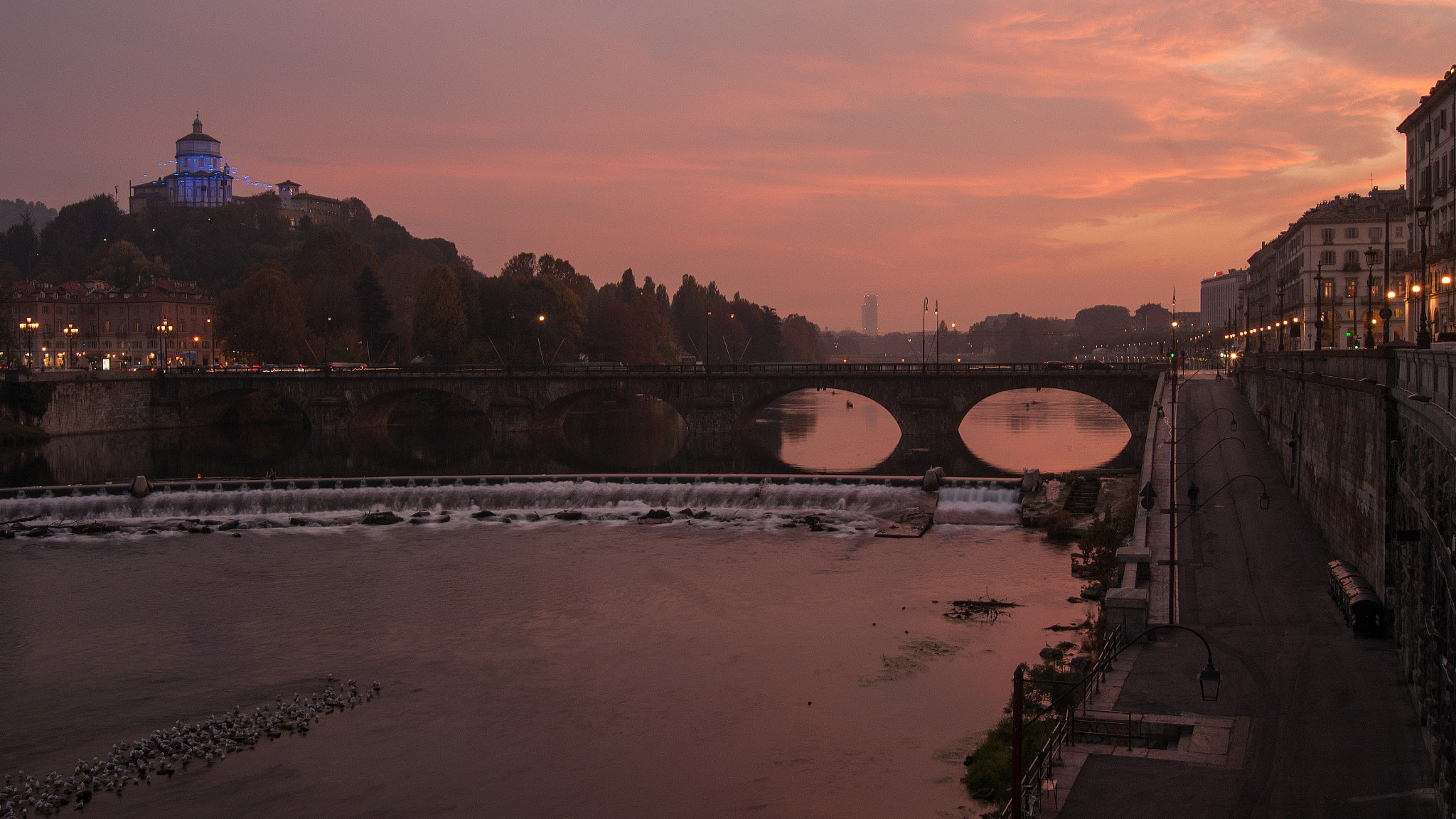 Sony Alpha DSLR-A390 + Sony DT 18-55mm F3.5-5.6 SAM sample photo. Sunset in turin photography