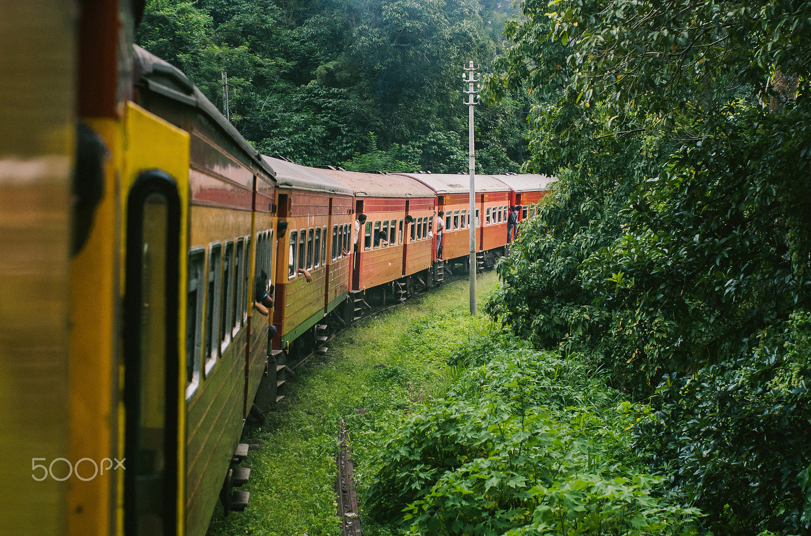 Pentax smc FA 50mm F1.4 sample photo. Train to kandy in sri lanka photography