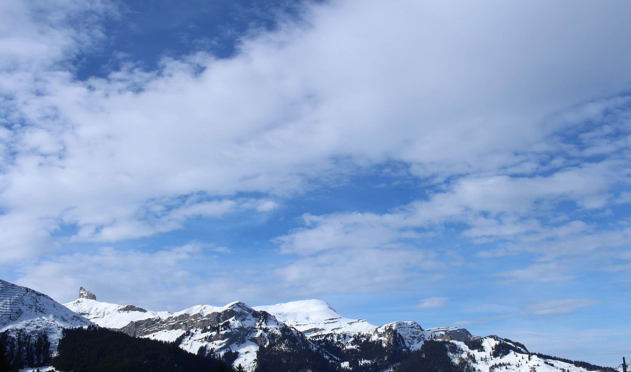 Canon EF-S 24mm F2.8 STM sample photo. Le ciel est bleu photography