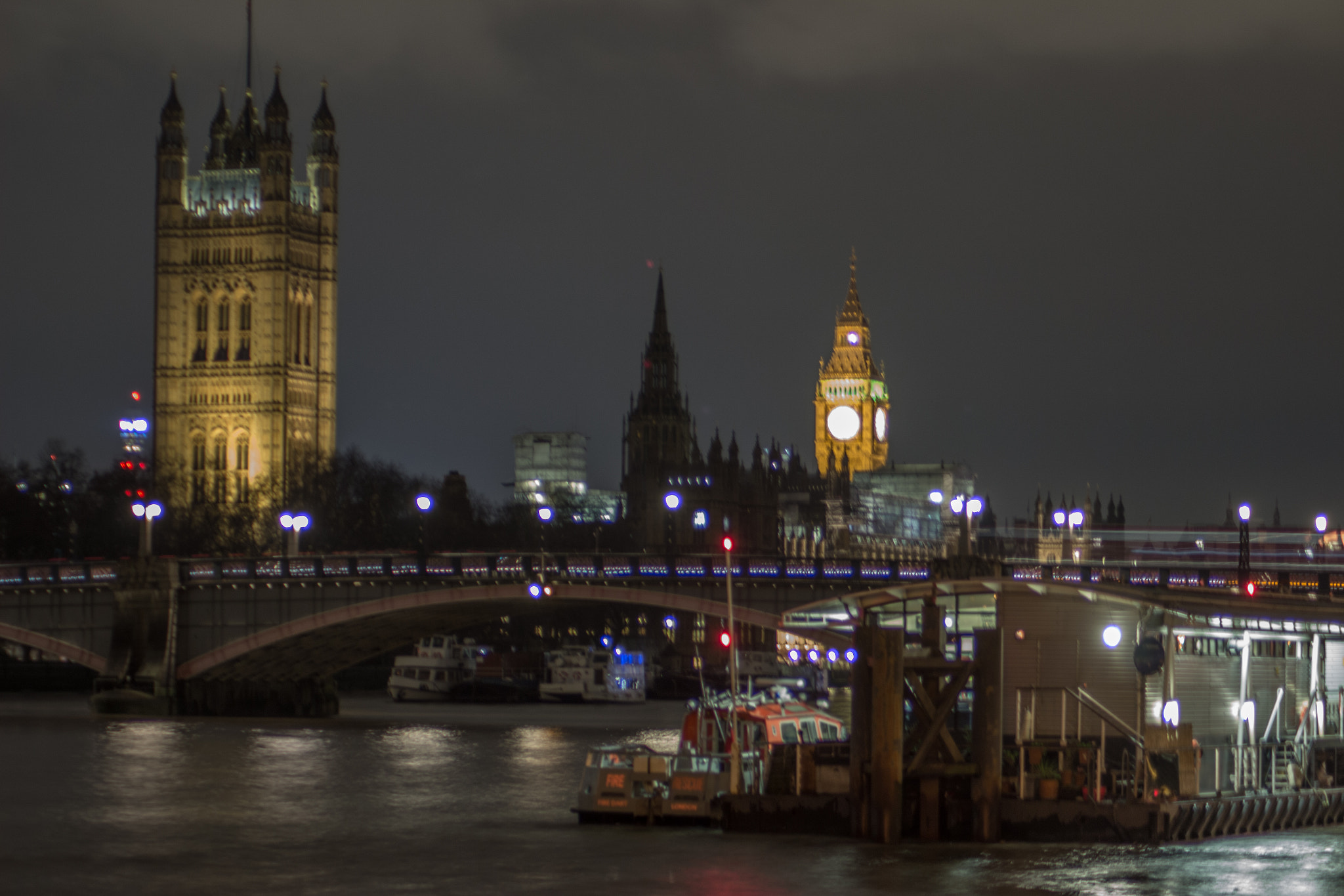 Canon EOS 100D (EOS Rebel SL1 / EOS Kiss X7) sample photo. London by night photography