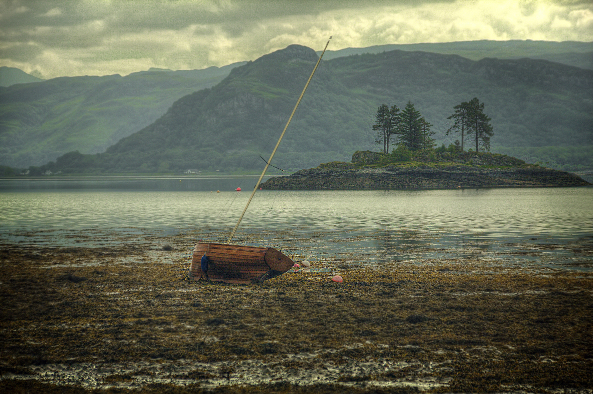 Sigma 18-200mm f/3.5-6.3 DC OS sample photo. Waiting for the tide photography