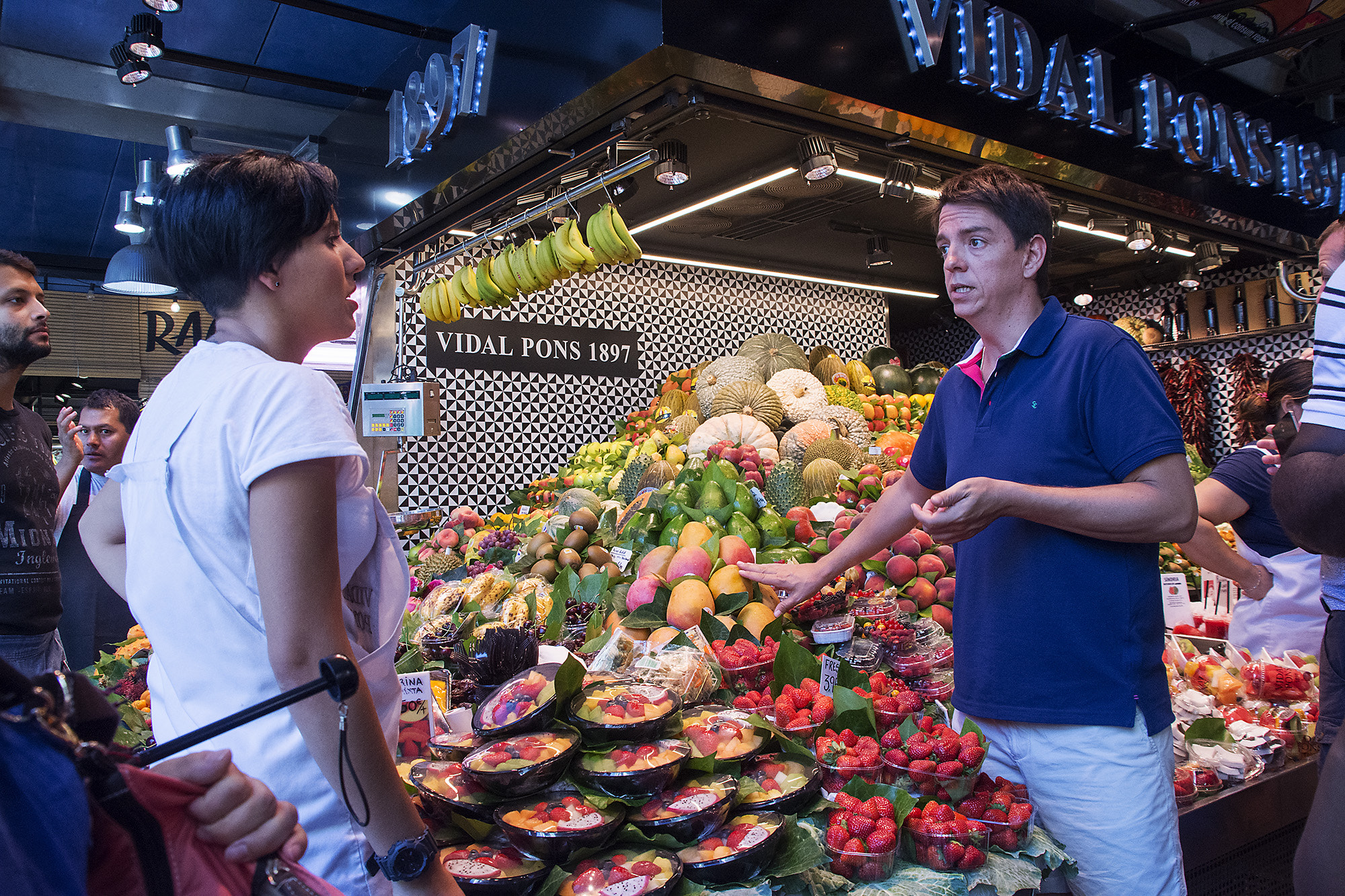 Nikon D7200 + Sigma 18-200mm F3.5-6.3 DC sample photo. Ramblas barcelona markt vakantie photography