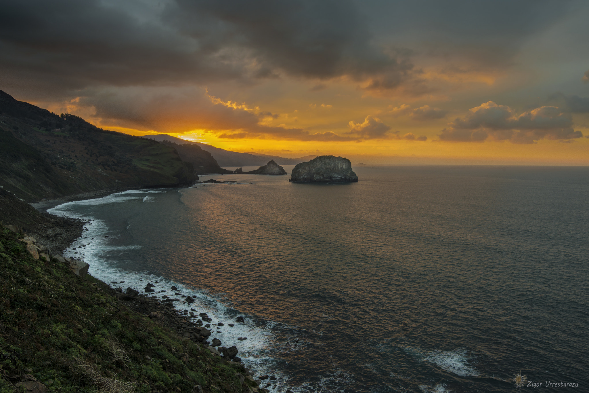 Tamron SP 15-30mm F2.8 Di VC USD sample photo. Reddish sunset. iluntze nabarra!!! photography