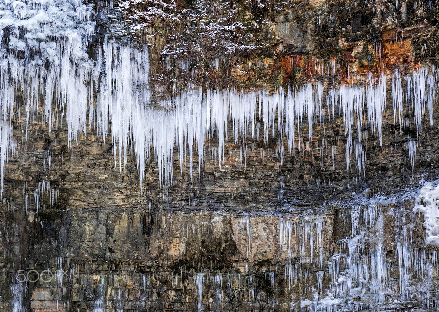 Olympus OM-D E-M1 + Olympus M.Zuiko Digital ED 12-100mm F4.0 IS Pro sample photo. Leaking rocks photography