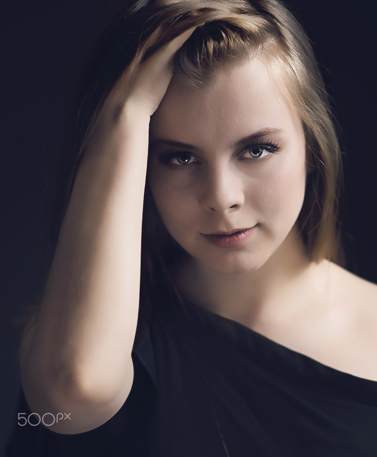 Sony Planar T* 85mm F1.4 ZA sample photo. Portrait photography