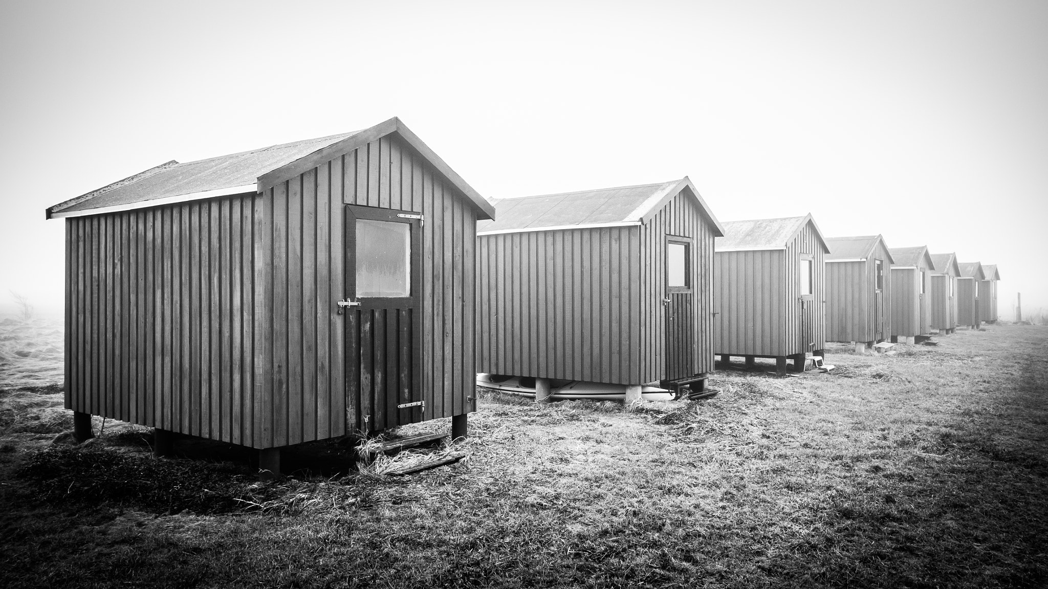 Canon EOS 500D (EOS Rebel T1i / EOS Kiss X3) sample photo. W5/52-2017 - fishing huts by the beach photography