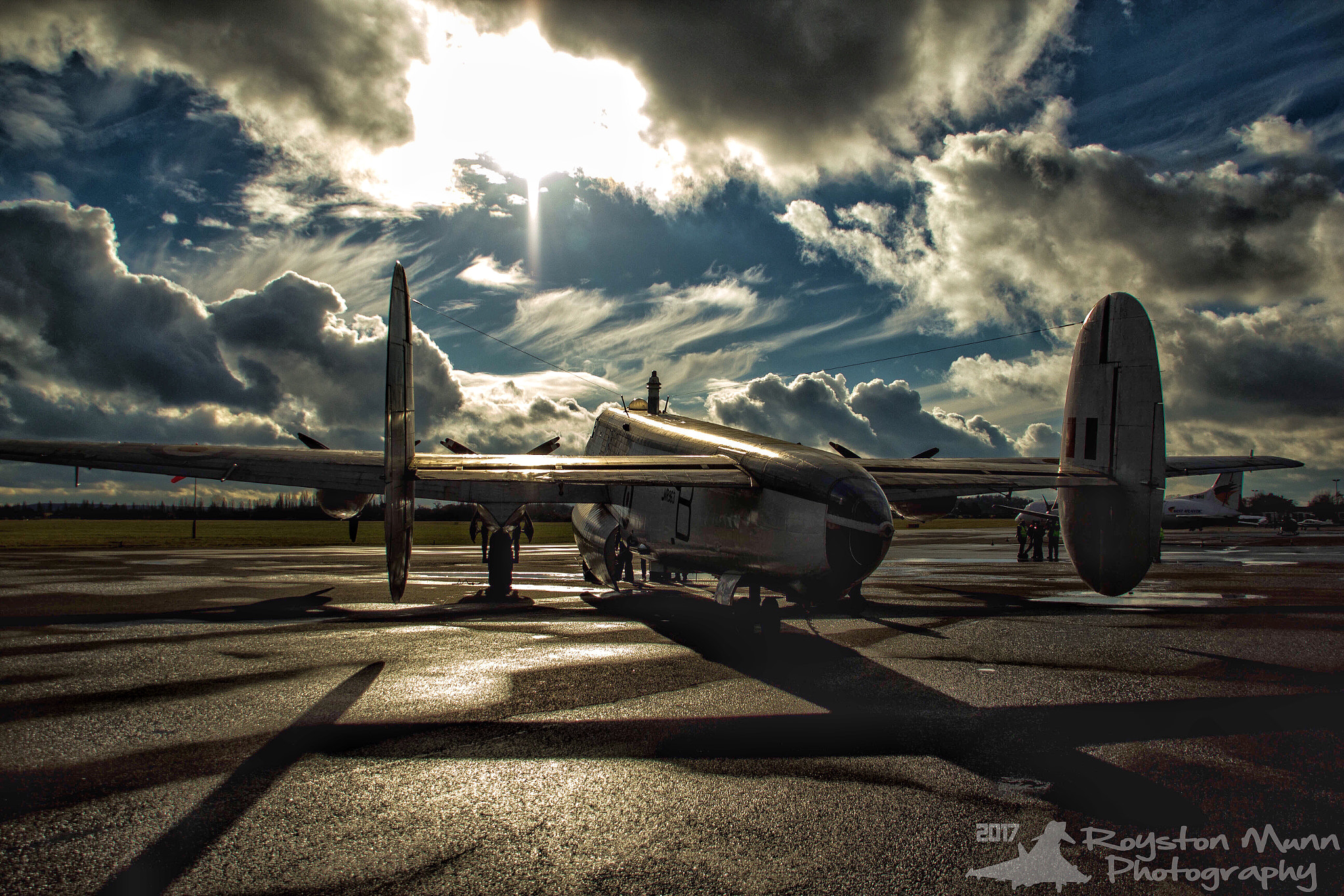 Sigma 18-200mm f/3.5-6.3 DC OS sample photo. Shackleton wr963 bathes in the afternoon sunlight before her taxi run photography
