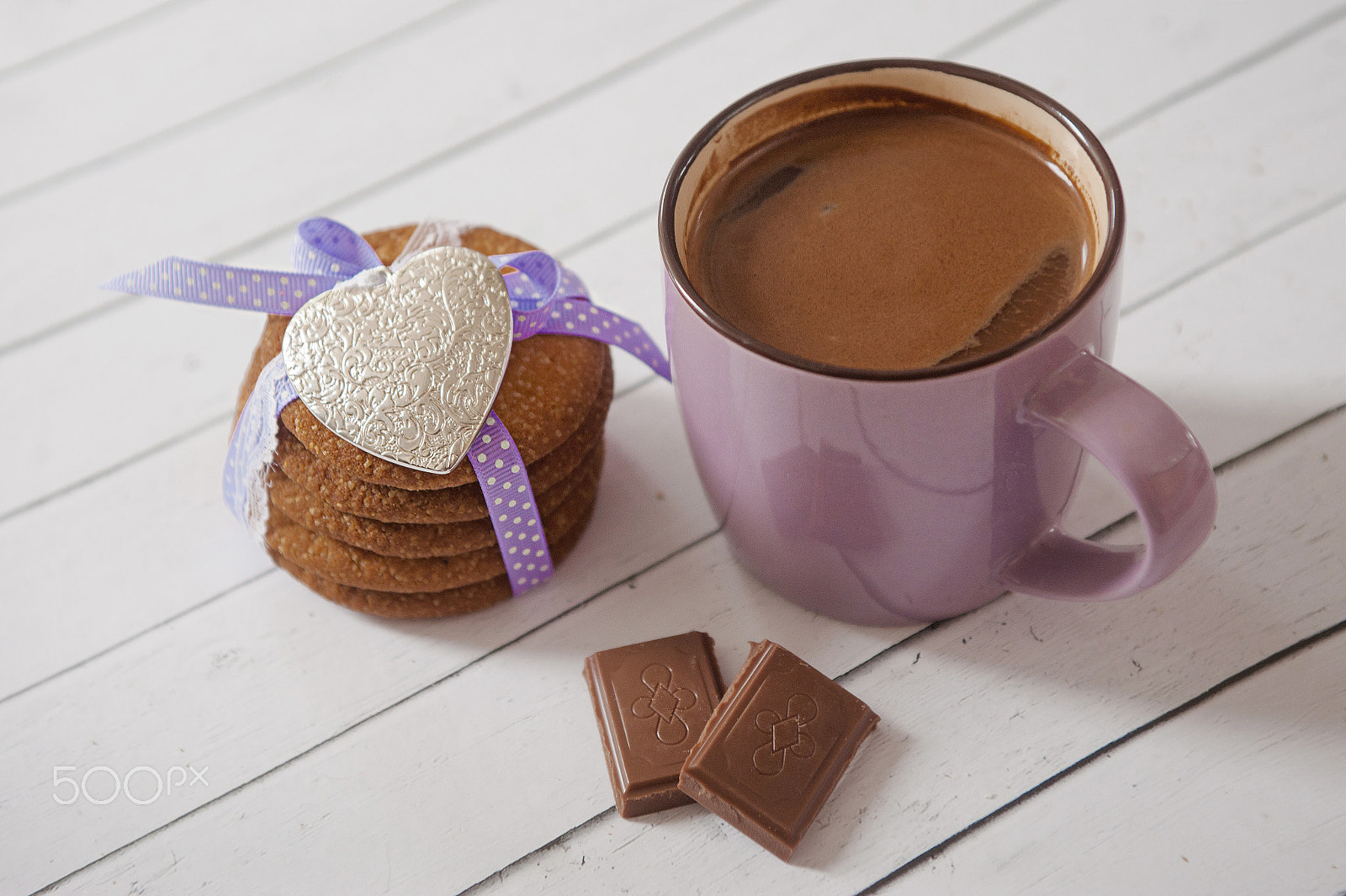 Nikon D700 + Sigma 24-70mm F2.8 EX DG Macro sample photo. Gingerbread cookies, cup of cocoa, milk chocolate and metallic hearts. valentines day celebration photography