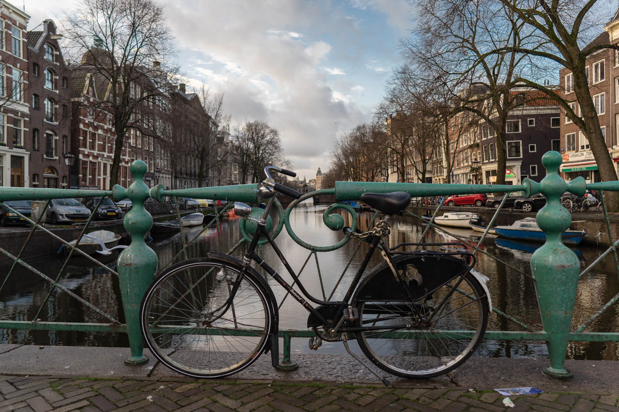 Sony a7 II + ZEISS Batis 25mm F2 sample photo. A biking city photography