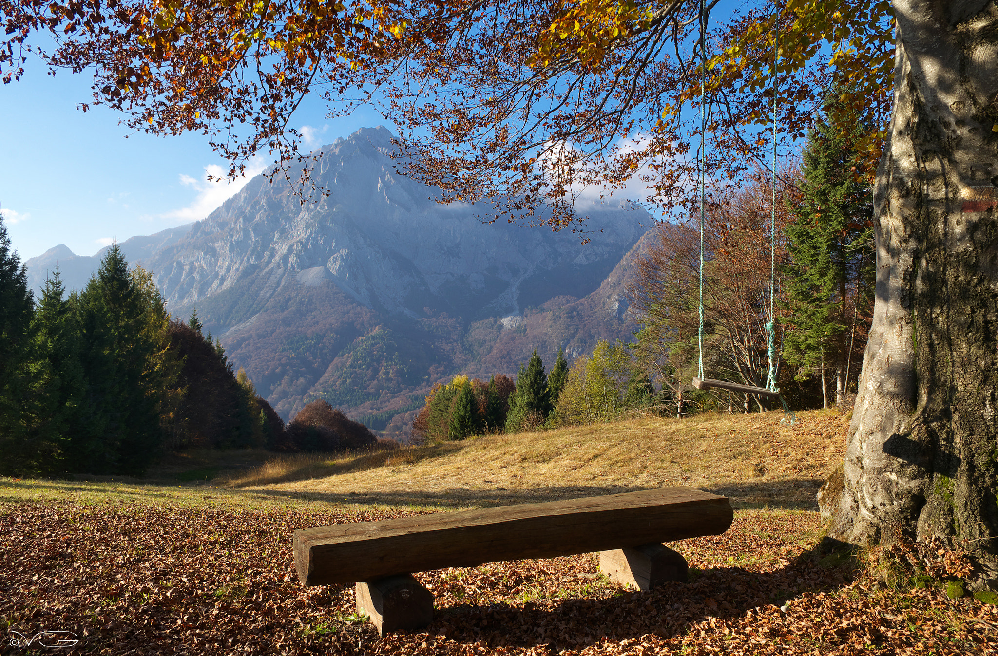 Pentax K-5 + Pentax smc DA 18-55mm F3.5-5.6 AL WR sample photo. Mountain bench photography