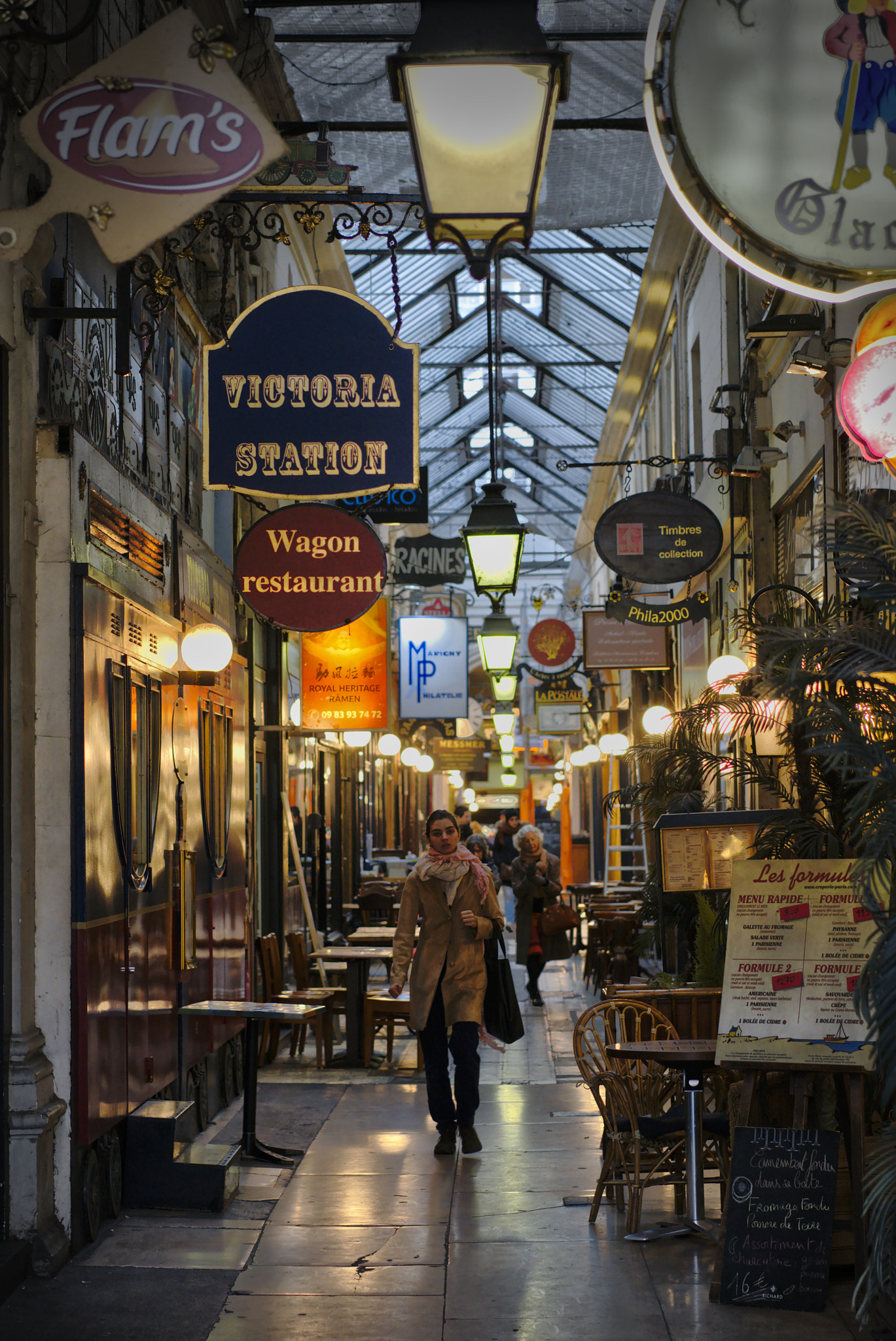 Sony a6300 + Sony Sonnar T* FE 55mm F1.8 ZA sample photo. Passage des panoramas photography