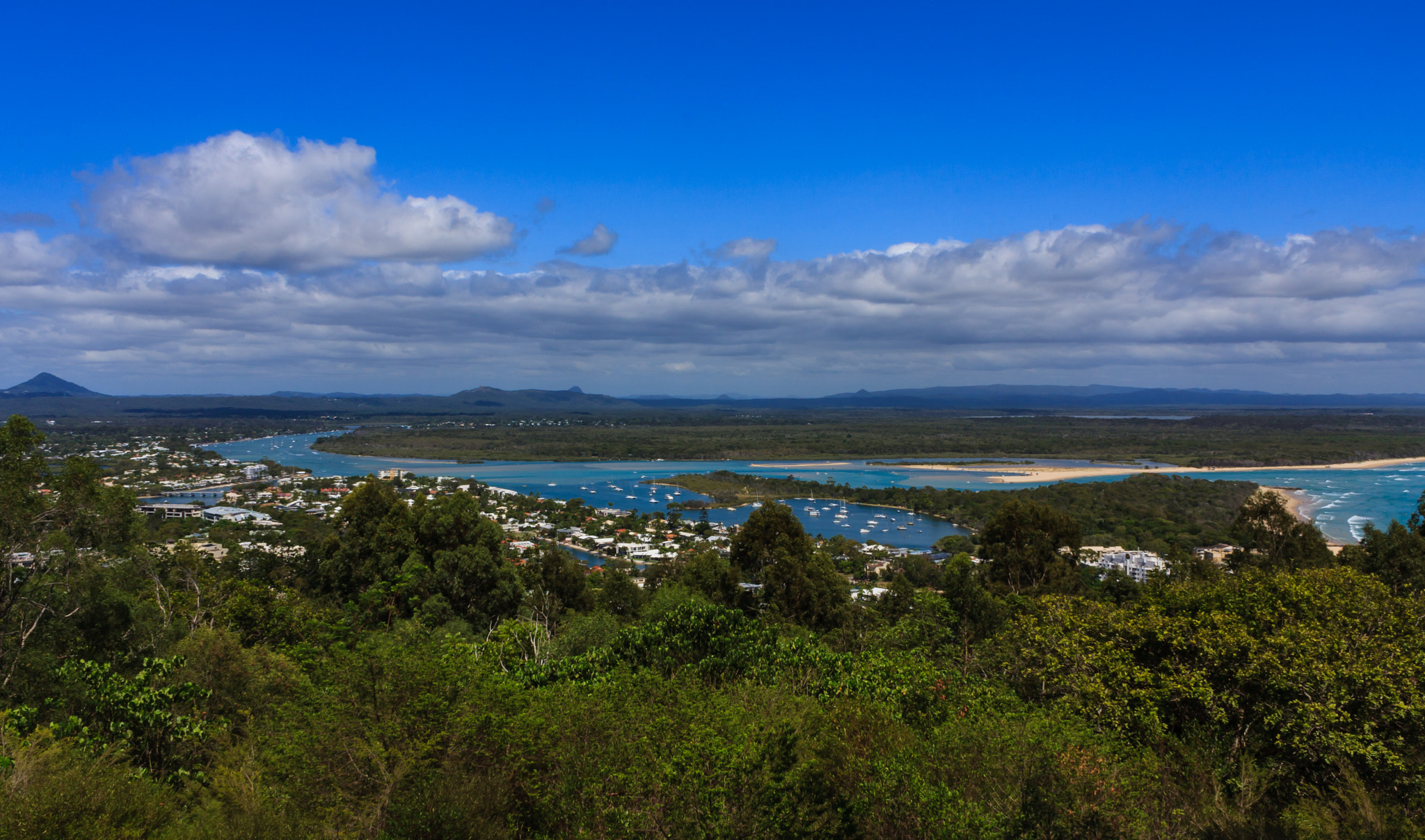 Canon EOS 40D + Canon EF-S 18-55mm F3.5-5.6 IS sample photo. The noosa river photography