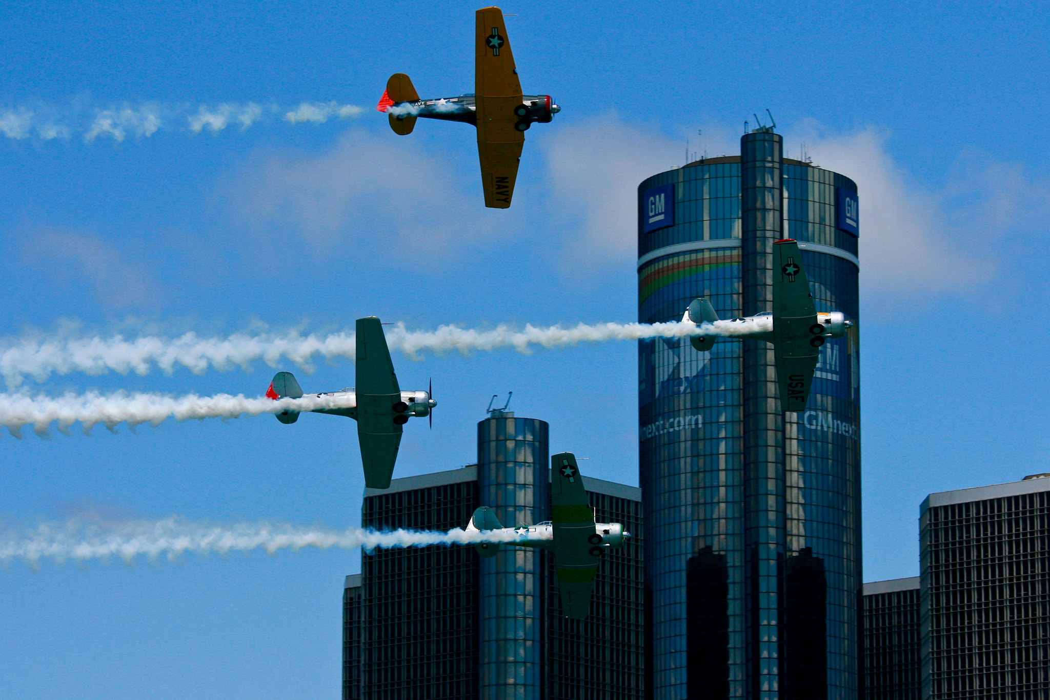 Canon EOS 400D (EOS Digital Rebel XTi / EOS Kiss Digital X) sample photo. Detroit red bull air races photography