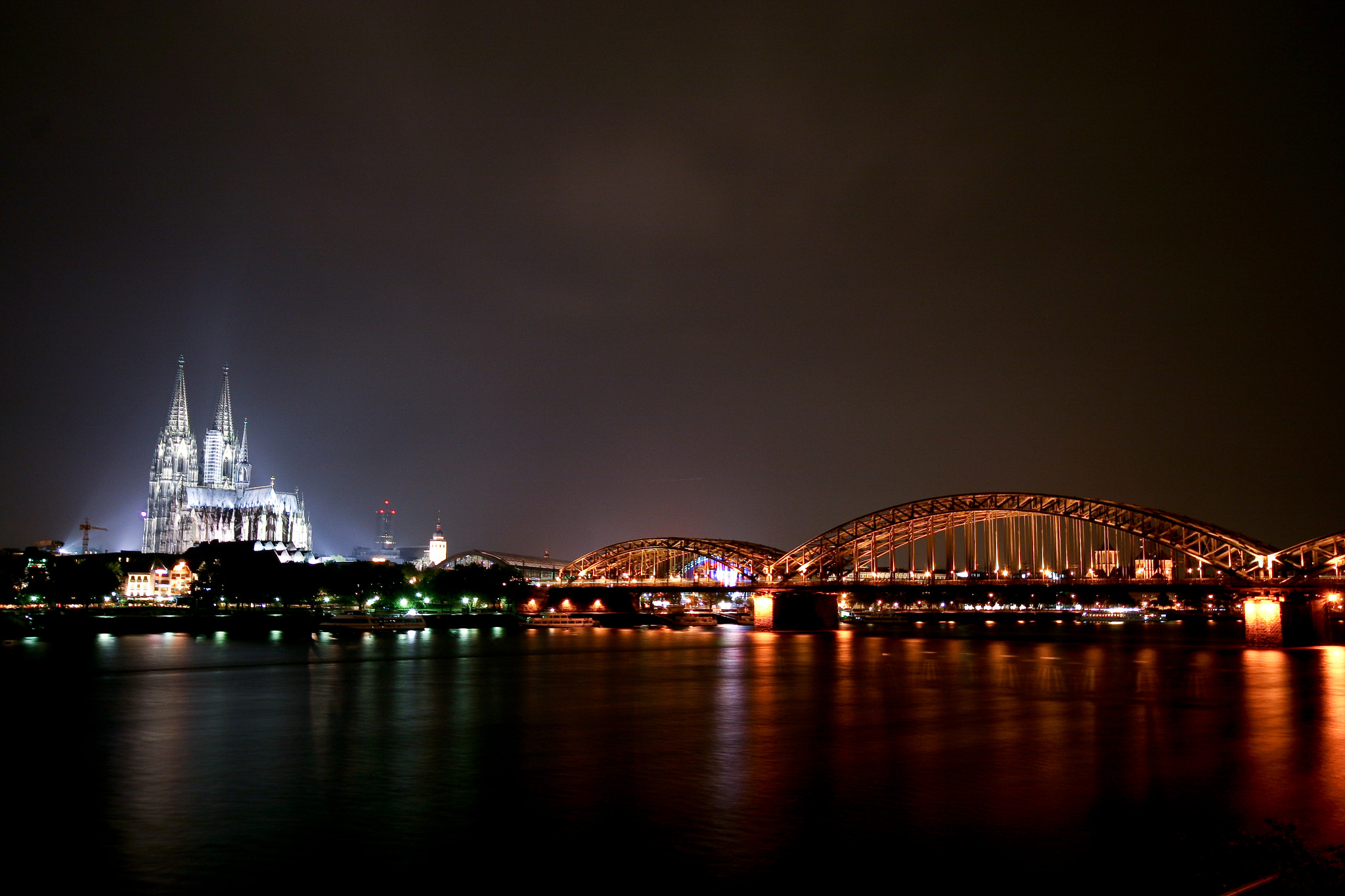 Canon EOS 400D (EOS Digital Rebel XTi / EOS Kiss Digital X) sample photo. Cologne cathedral photography