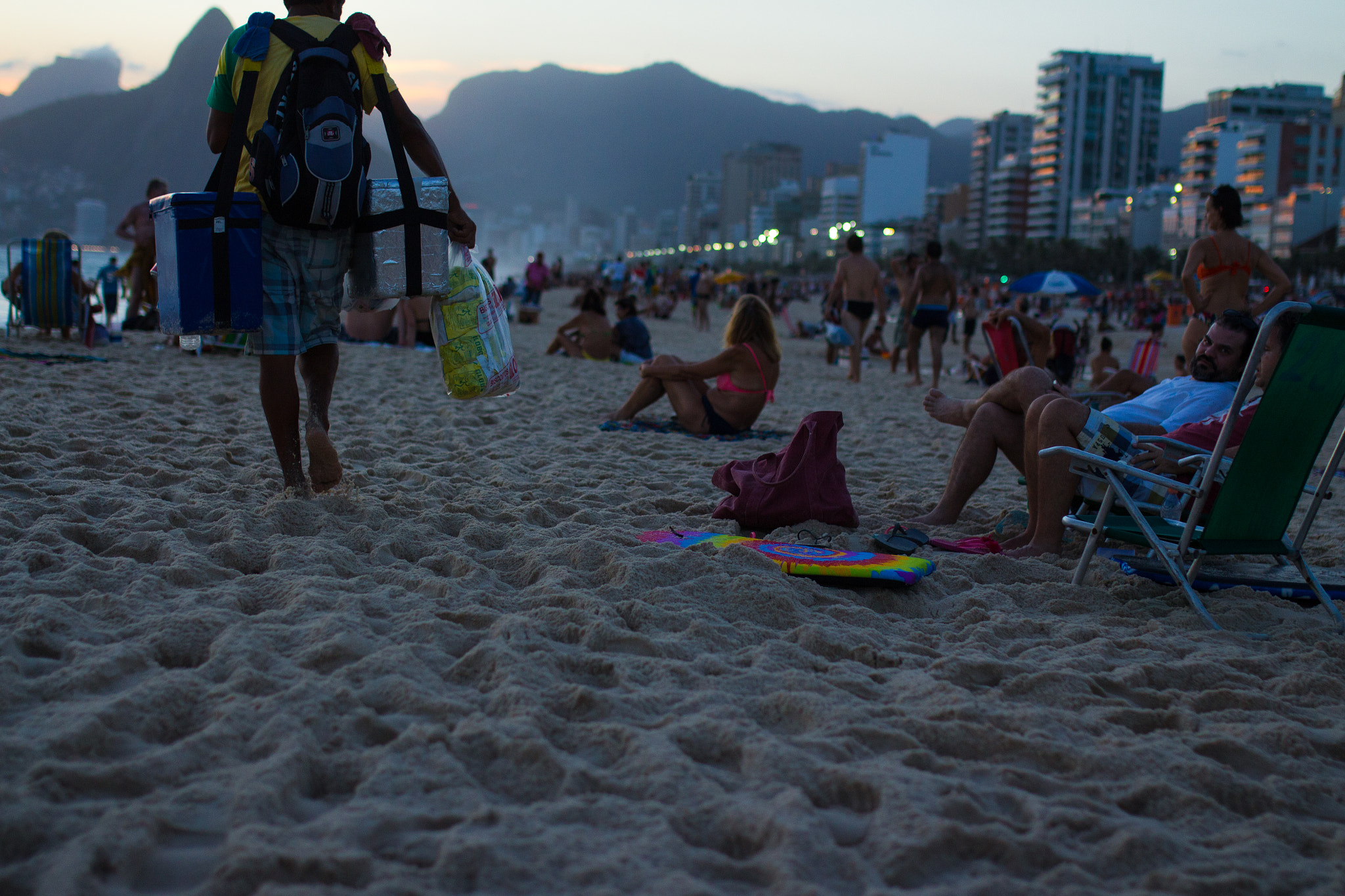 Canon EOS 700D (EOS Rebel T5i / EOS Kiss X7i) + Sigma 35mm F1.4 DG HSM Art sample photo. Colours of the beach photography