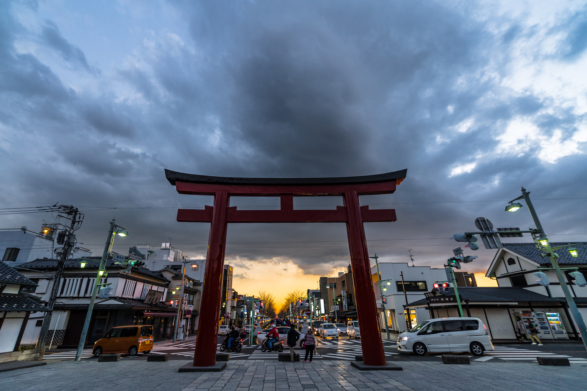 Sony a99 II + Sony Vario-Sonnar T* 16-35mm F2.8 ZA SSM II sample photo. 八幡宫鸟居 反 photography